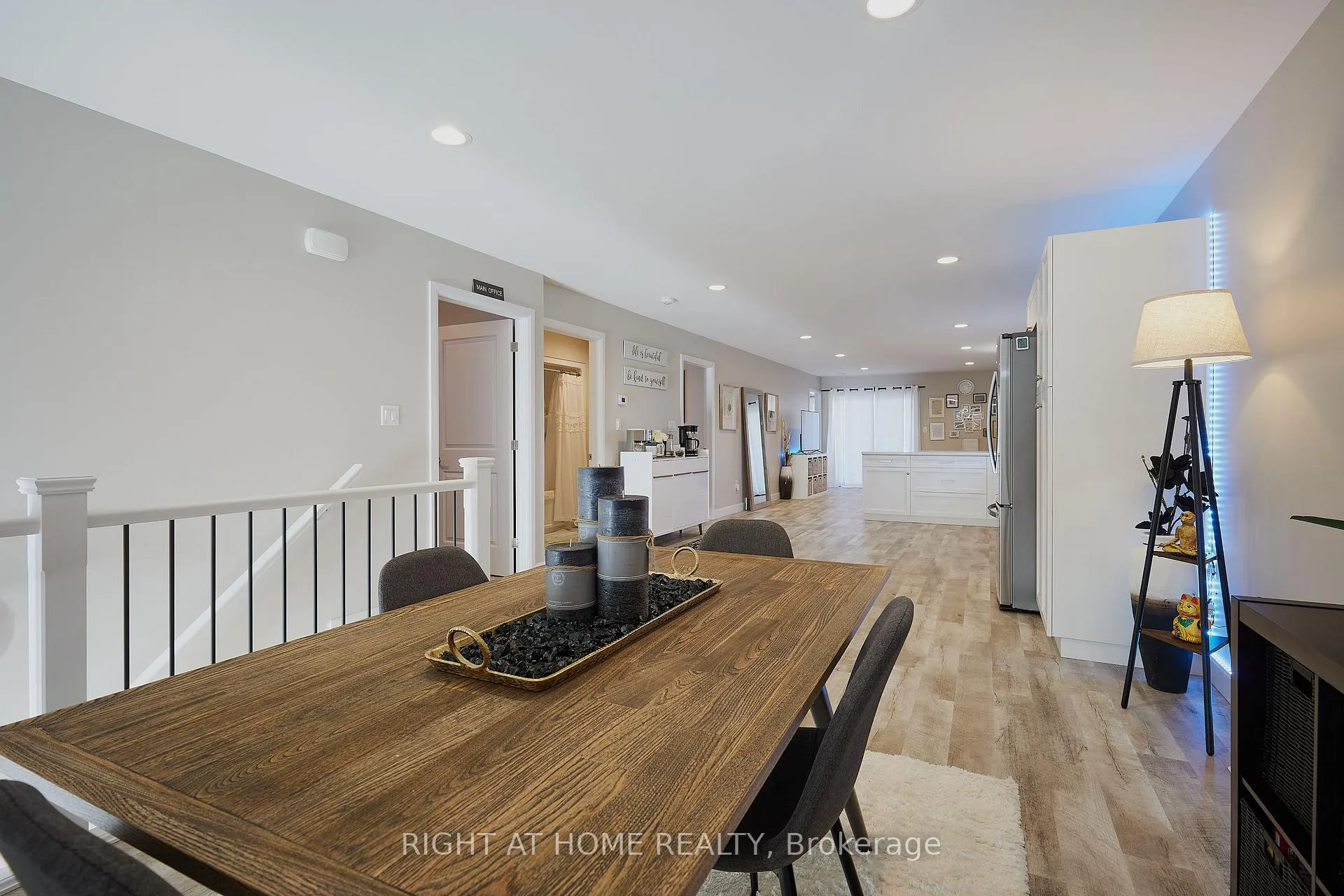Photo 3 of 42 Moonstone Crescent, Chatham-Kent, Chatham — HOMEH