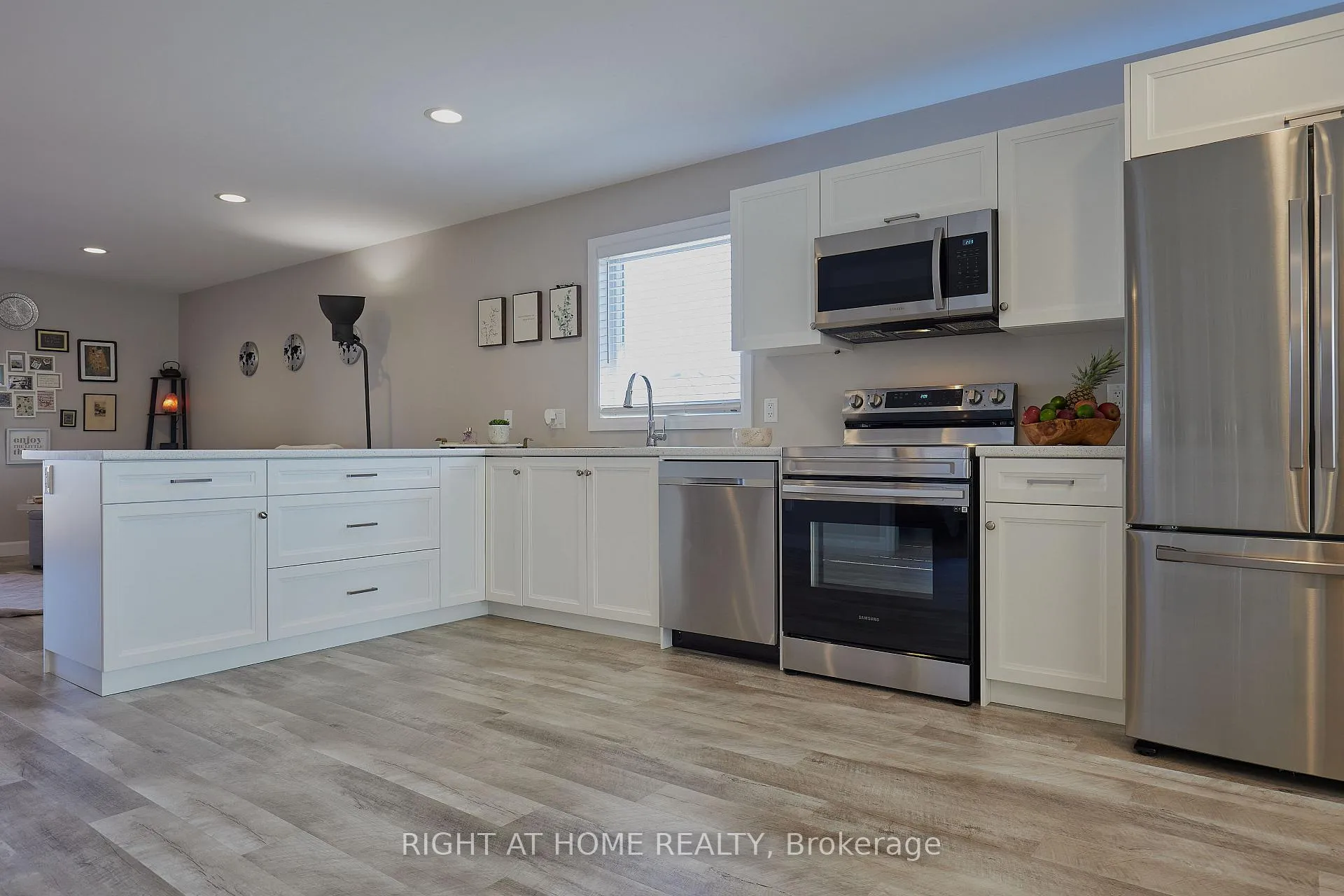 Photo 8 of 42 Moonstone Crescent, Chatham-Kent, Chatham — HOMEH