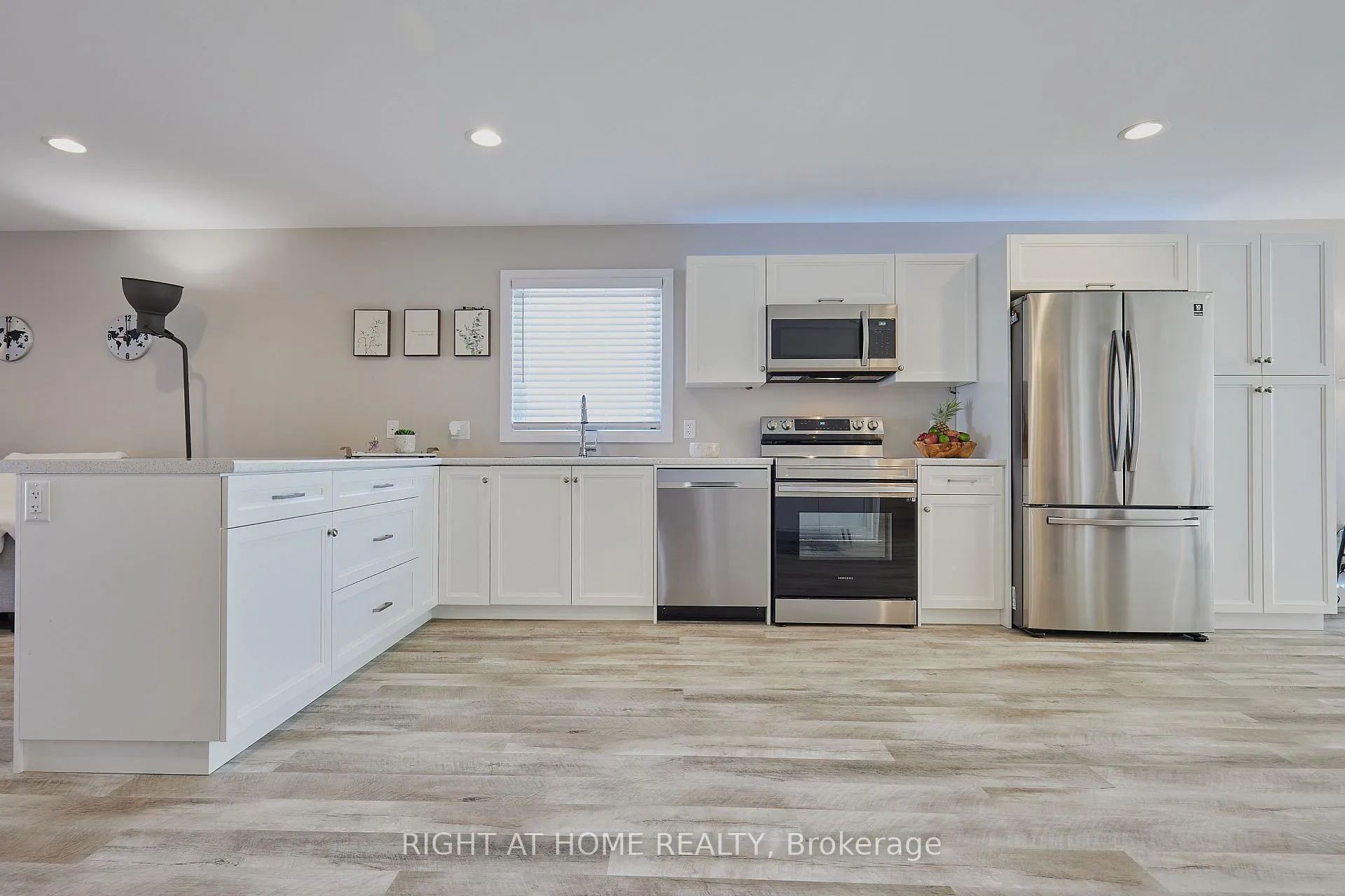 Photo 9 of 42 Moonstone Crescent, Chatham-Kent, Chatham — HOMEH
