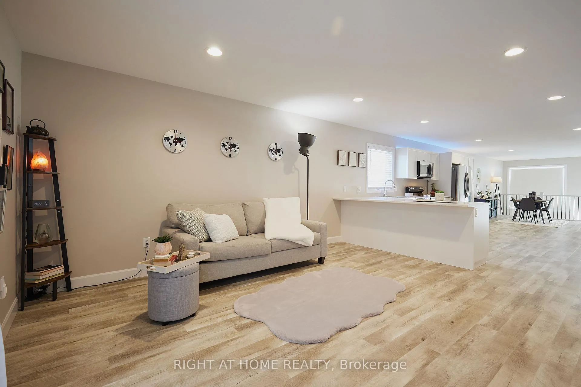Photo 10 of 42 Moonstone Crescent, Chatham-Kent, Chatham — HOMEH