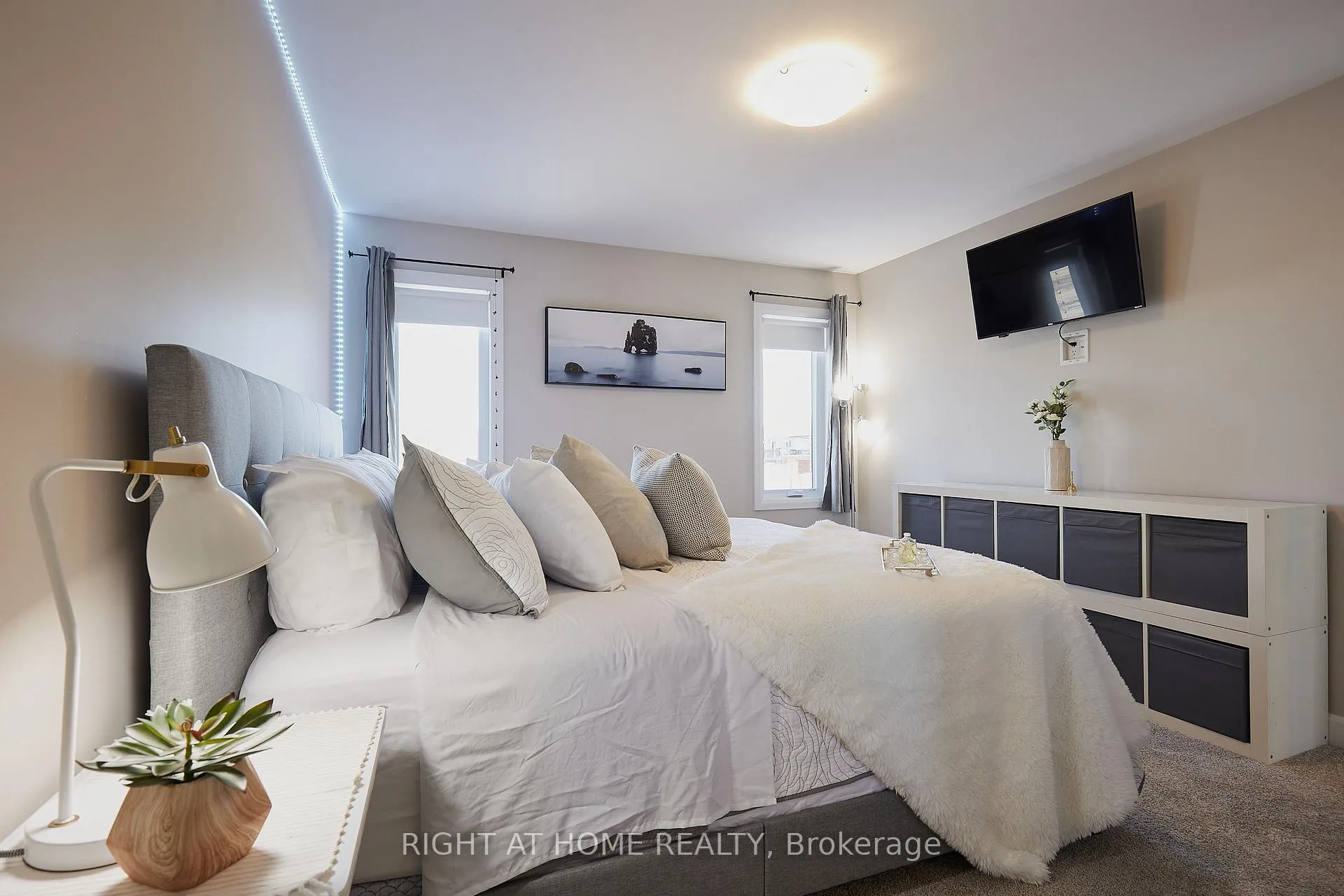 Photo 12 of 42 Moonstone Crescent, Chatham-Kent, Chatham — HOMEH