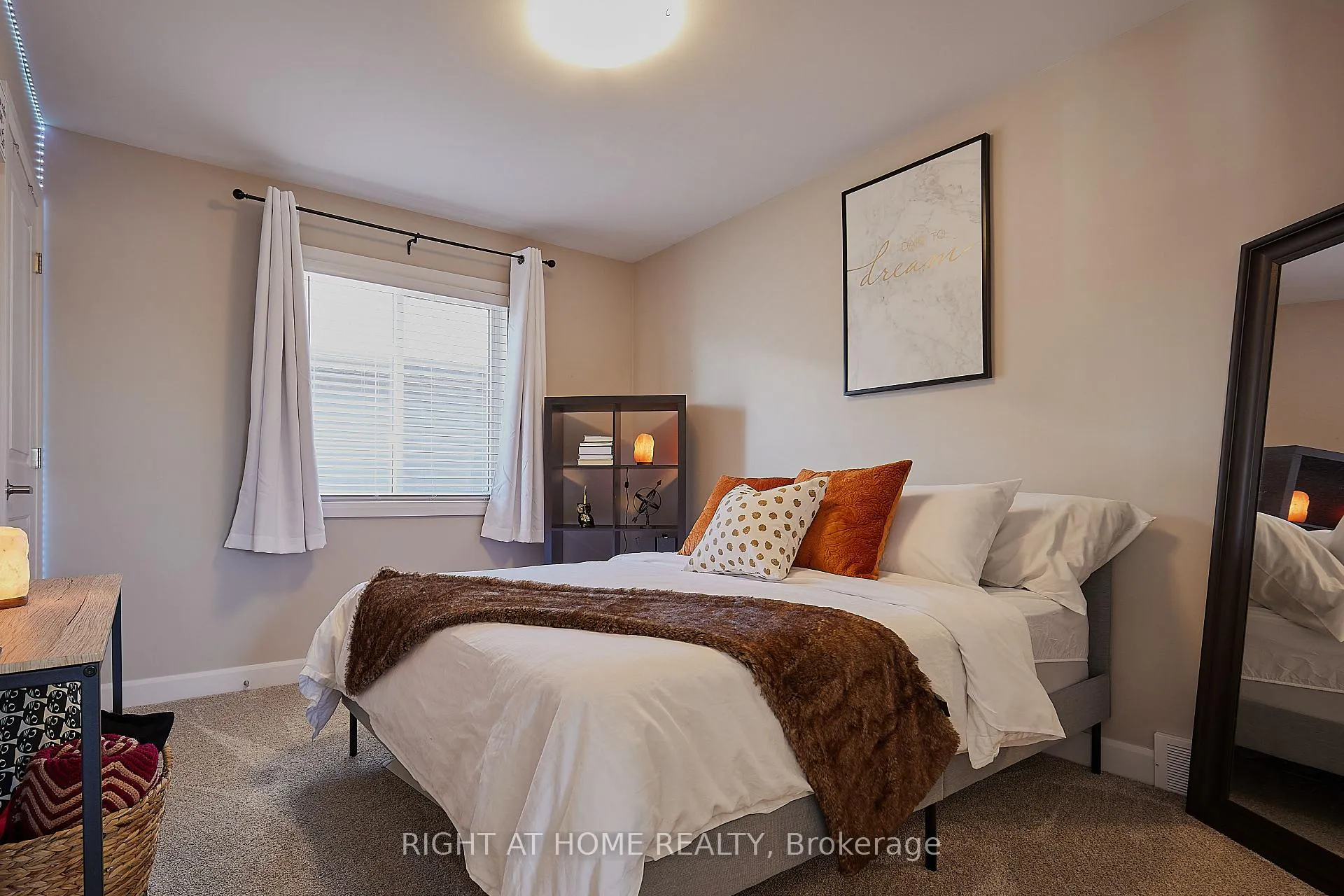 Photo 15 of 42 Moonstone Crescent, Chatham-Kent, Chatham — HOMEH