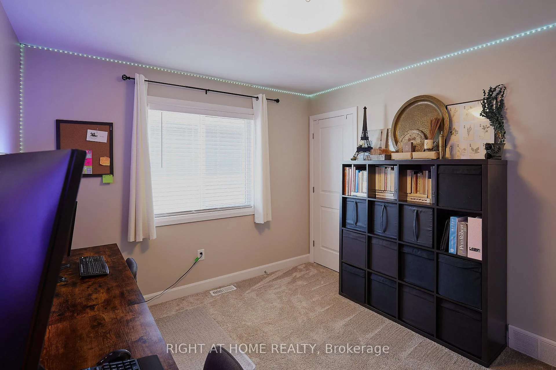 Photo 18 of 42 Moonstone Crescent, Chatham-Kent, Chatham — HOMEH