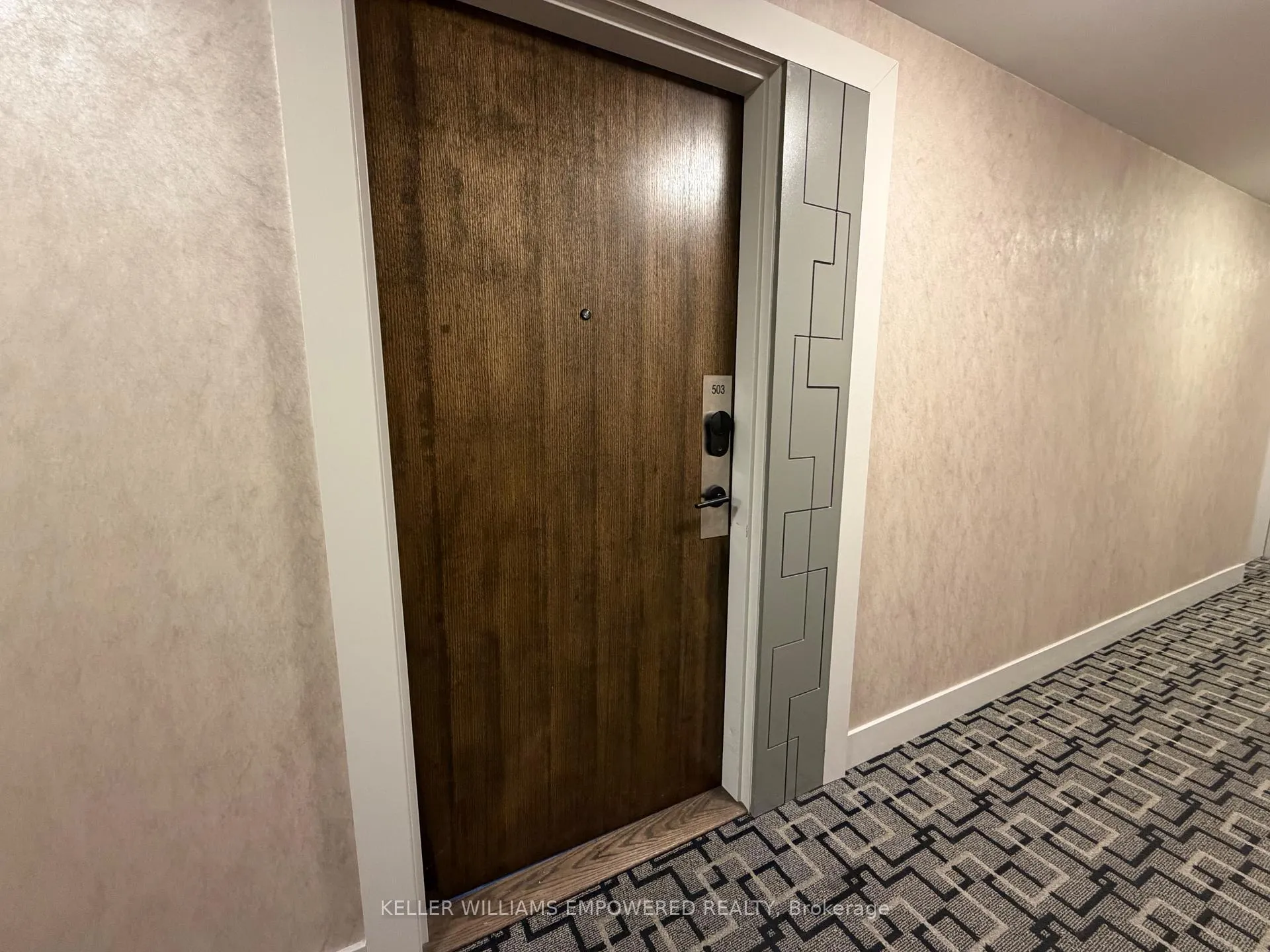 Photo 2 of Unit 503, 100 Eagle Rock Way, Vaughan, Maple — HOMEH