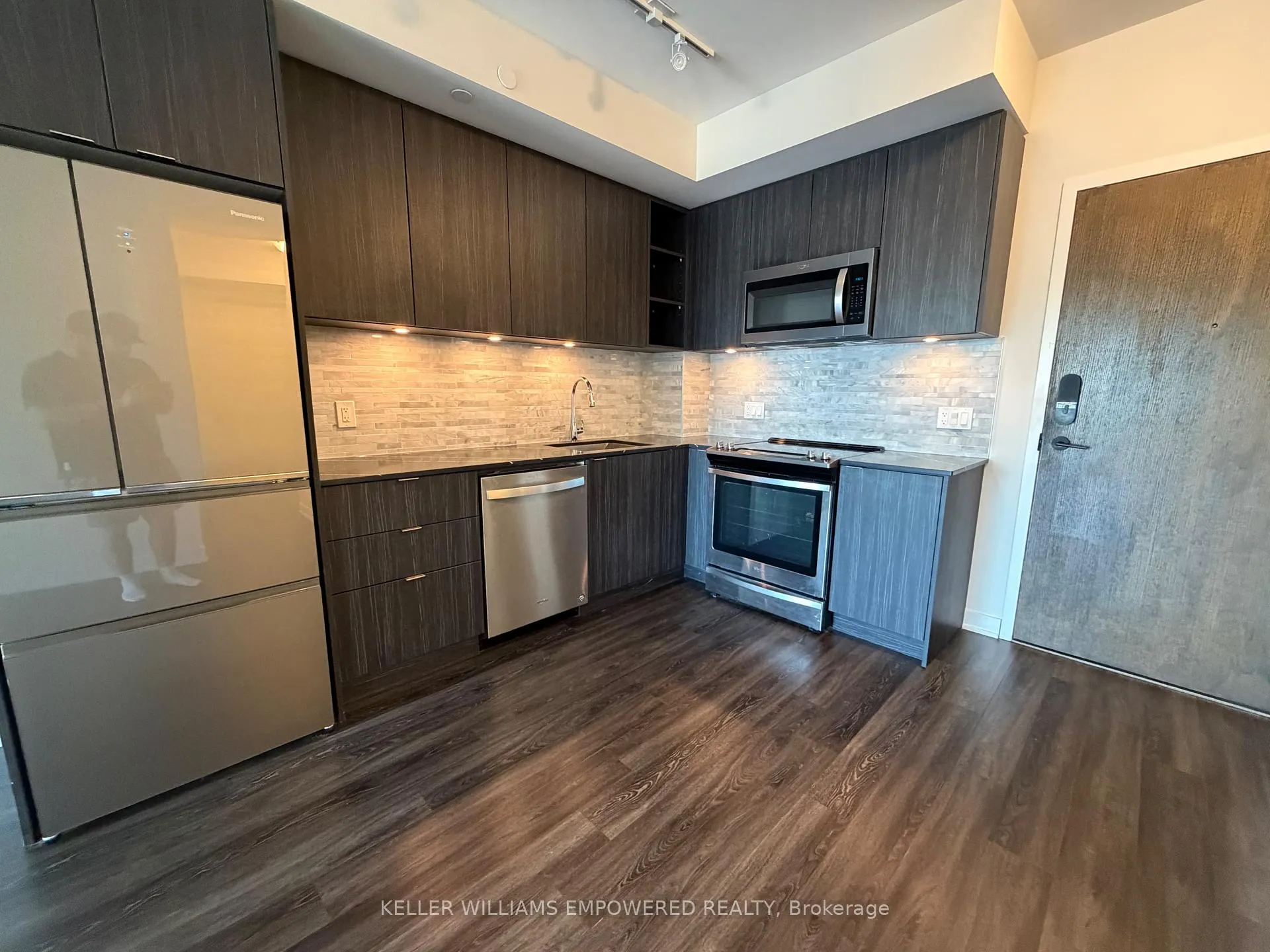 Photo 4 of Unit 503, 100 Eagle Rock Way, Vaughan, Maple — HOMEH