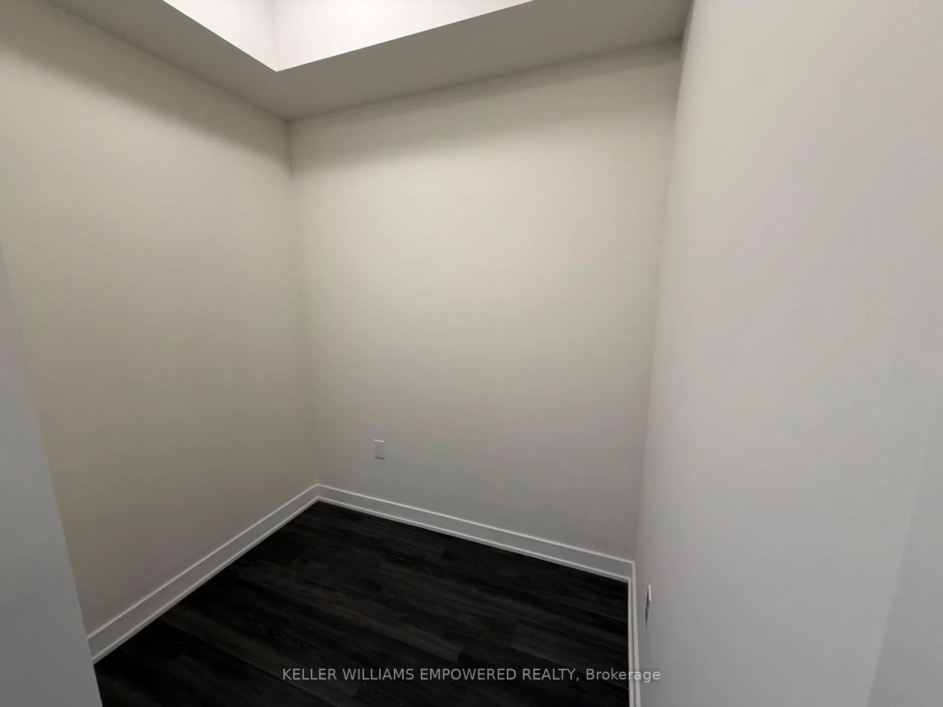 Photo 5 of Unit 503, 100 Eagle Rock Way, Vaughan, Maple — HOMEH