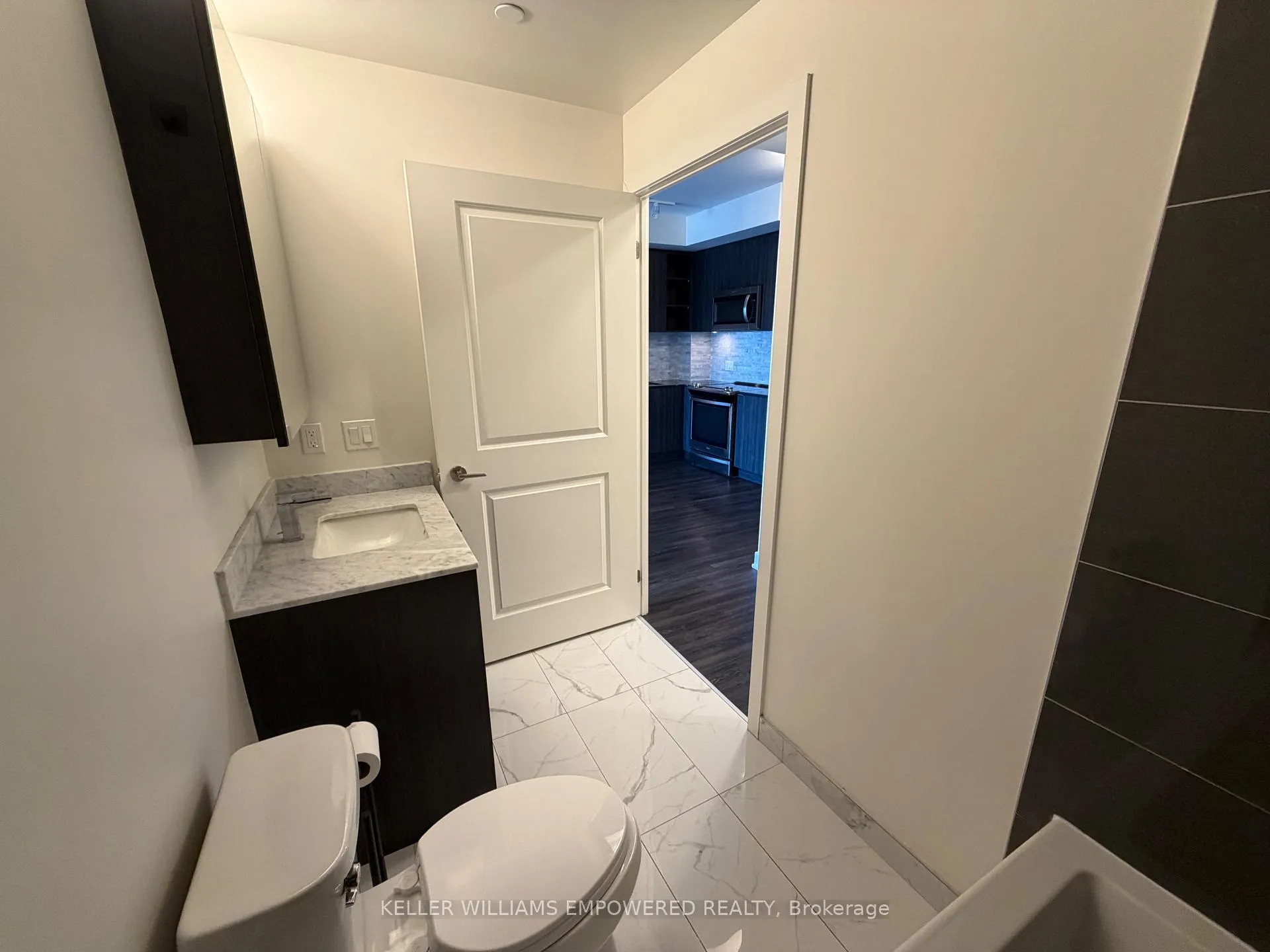 Photo 7 of Unit 503, 100 Eagle Rock Way, Vaughan, Maple — HOMEH