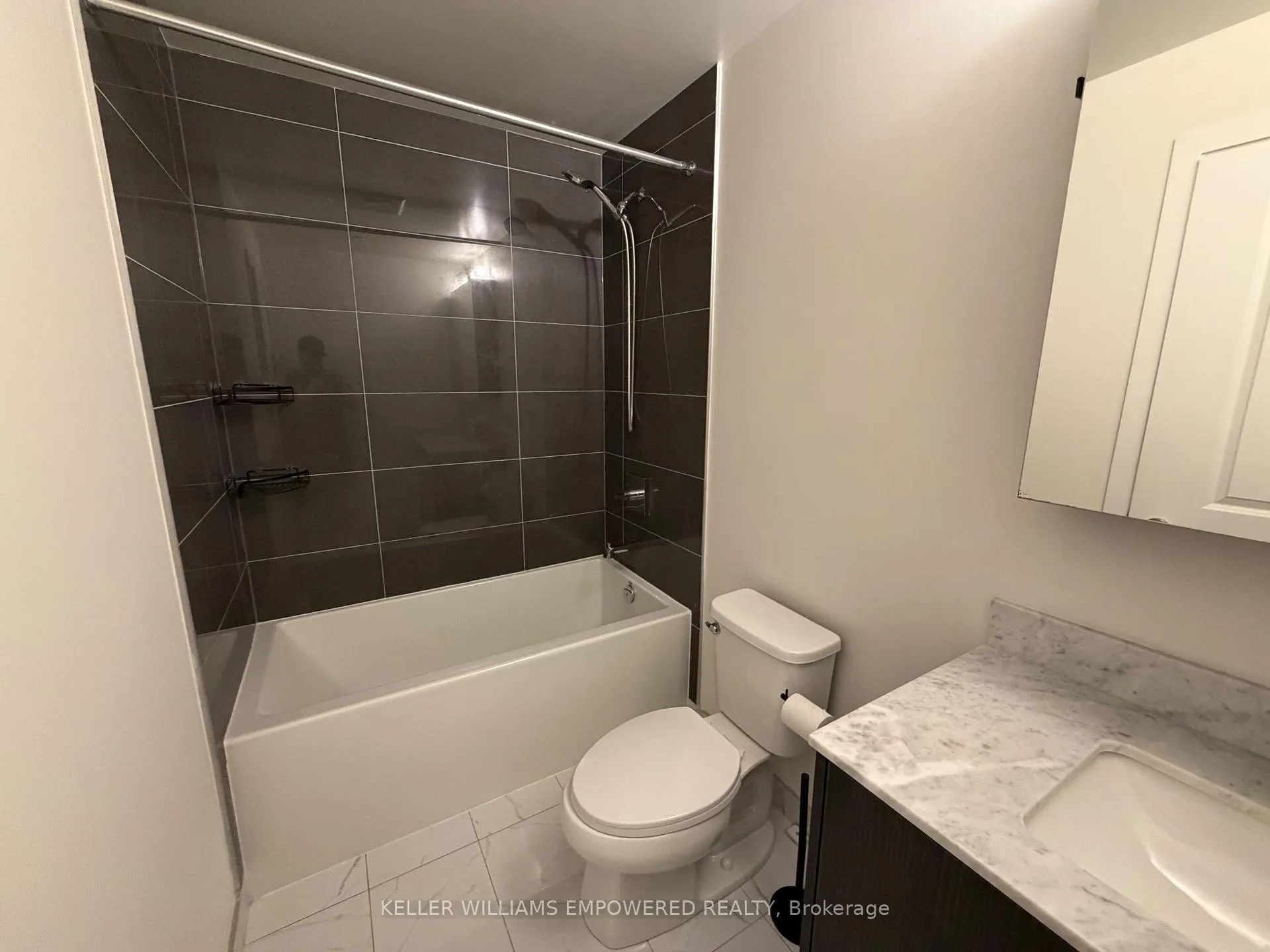 Photo 8 of Unit 503, 100 Eagle Rock Way, Vaughan, Maple — HOMEH