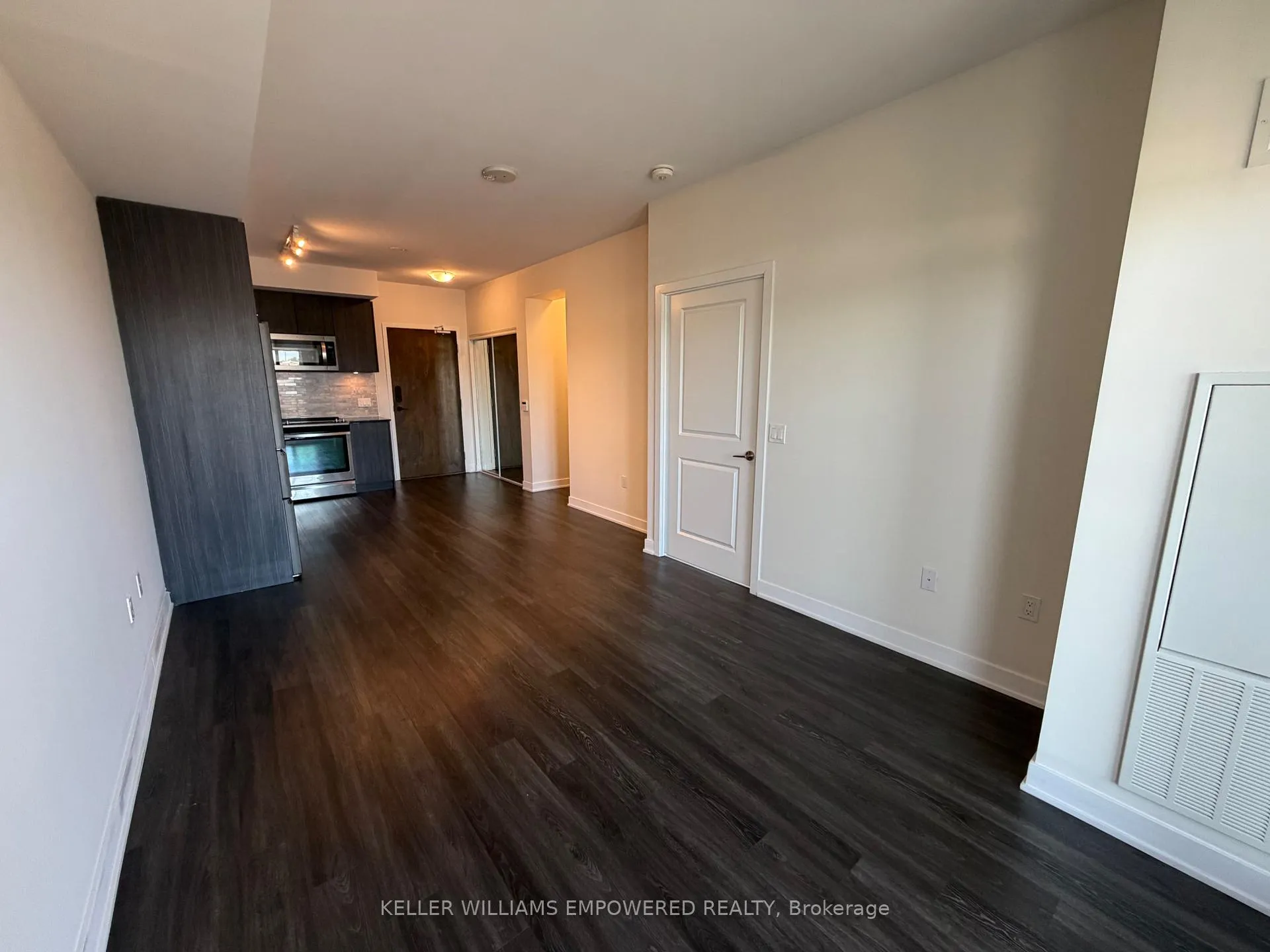 Photo 10 of Unit 503, 100 Eagle Rock Way, Vaughan, Maple — HOMEH