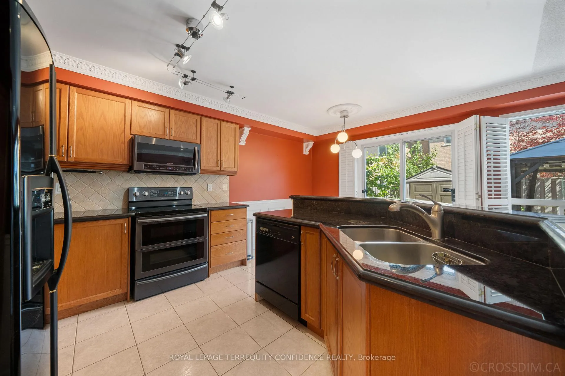 Photo 10 of 131 Laurelhurst Crescent, Vaughan, Vellore Village — HOMEH