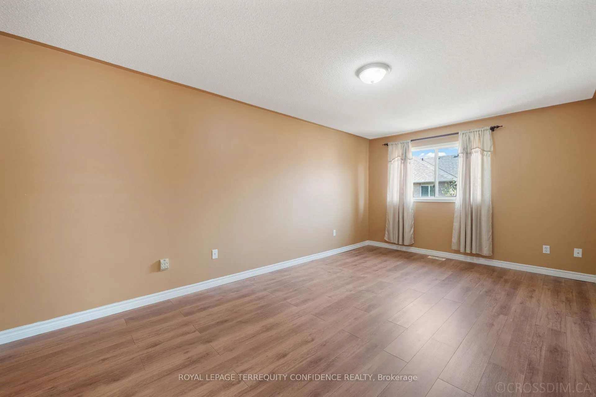 Photo 15 of 131 Laurelhurst Crescent, Vaughan, Vellore Village — HOMEH