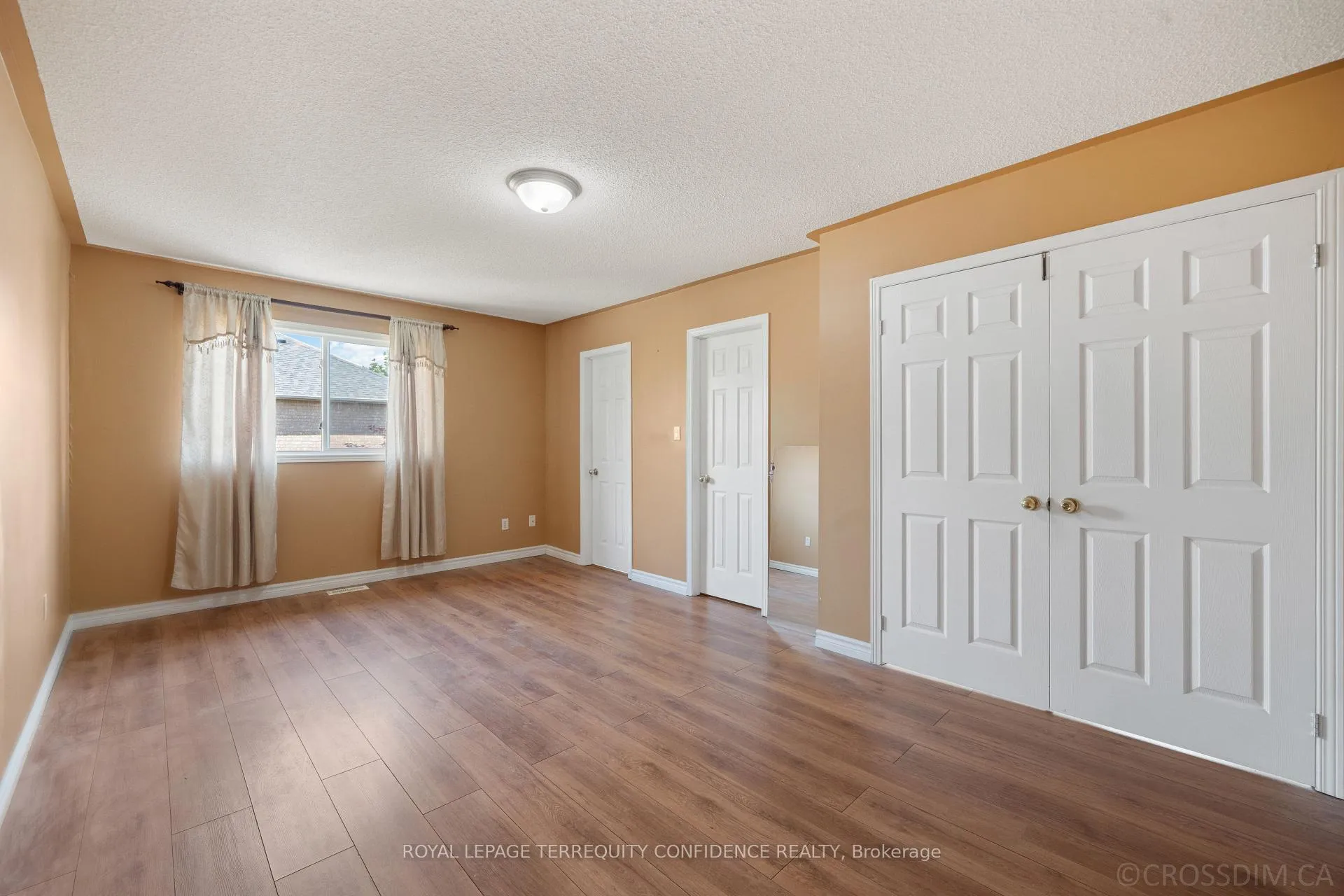 Photo 16 of 131 Laurelhurst Crescent, Vaughan, Vellore Village — HOMEH