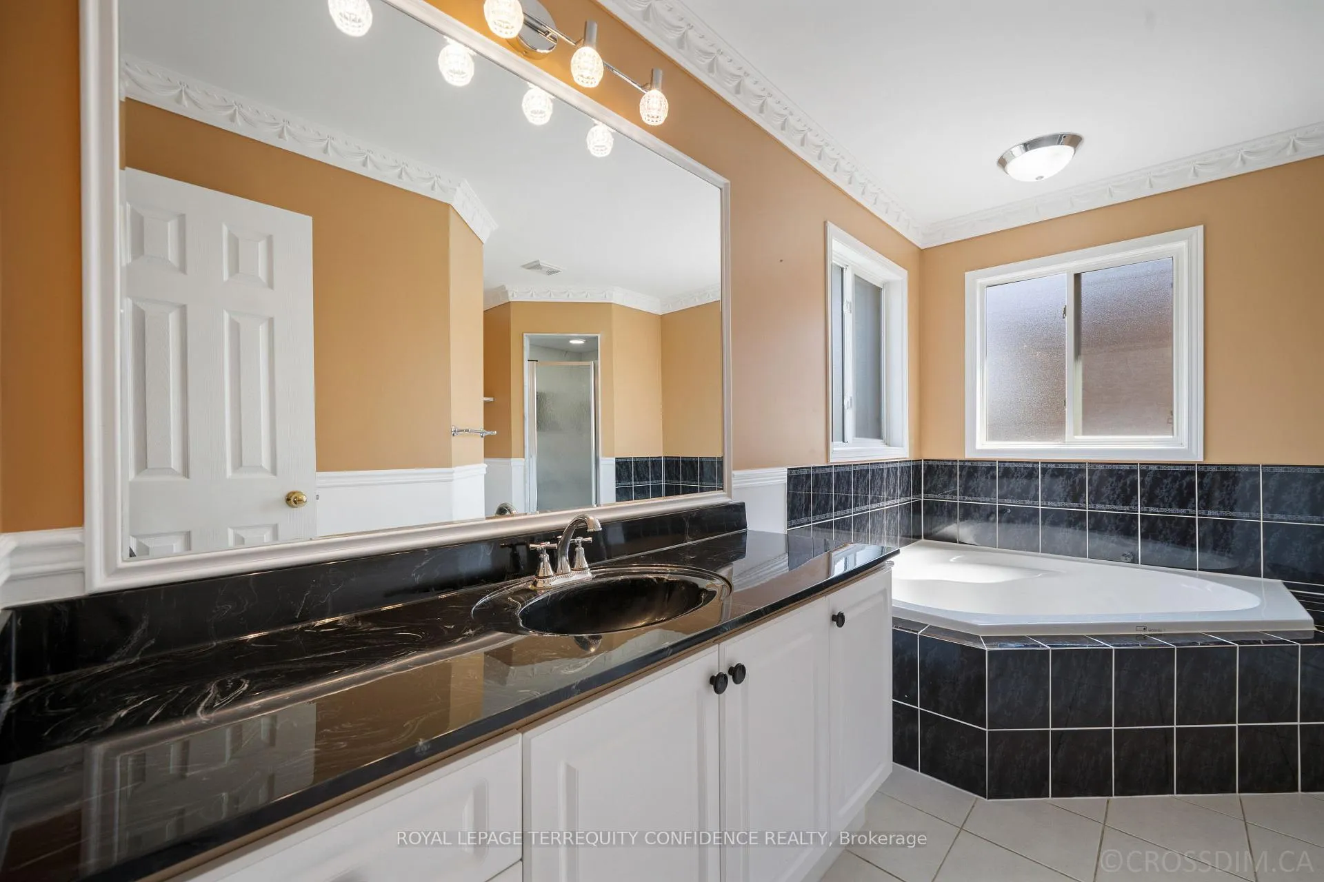 Photo 17 of 131 Laurelhurst Crescent, Vaughan, Vellore Village — HOMEH