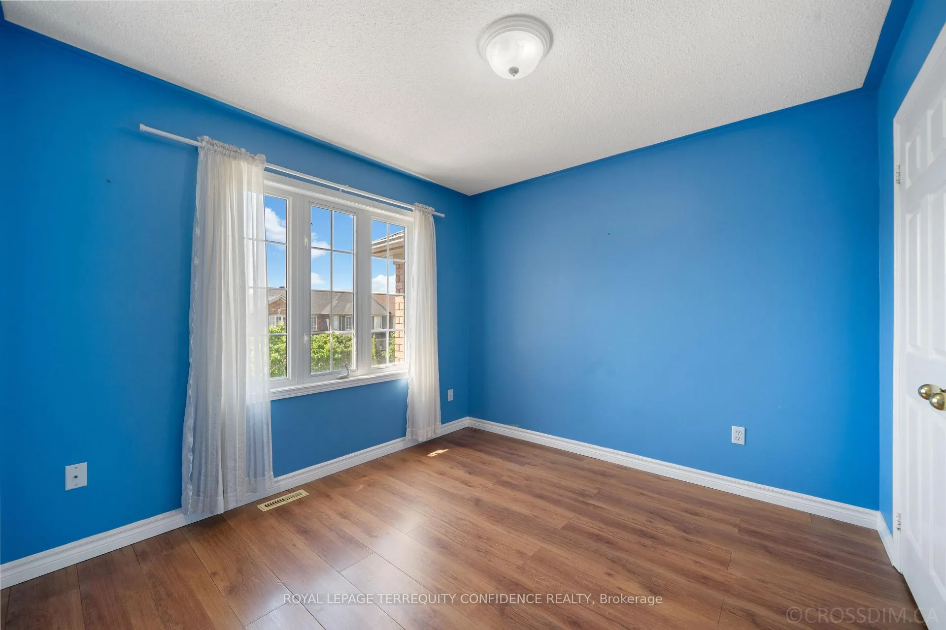 Photo 20 of 131 Laurelhurst Crescent, Vaughan, Vellore Village — HOMEH