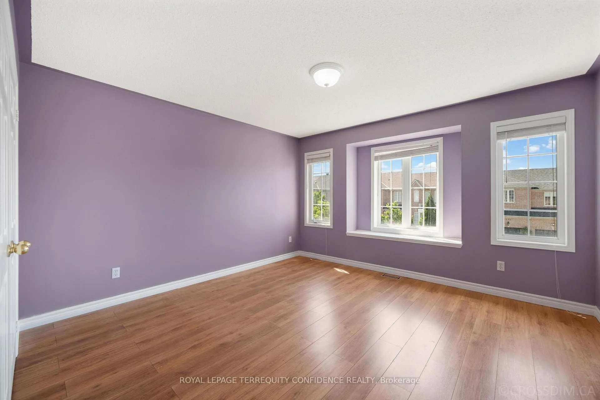 Photo 21 of 131 Laurelhurst Crescent, Vaughan, Vellore Village — HOMEH