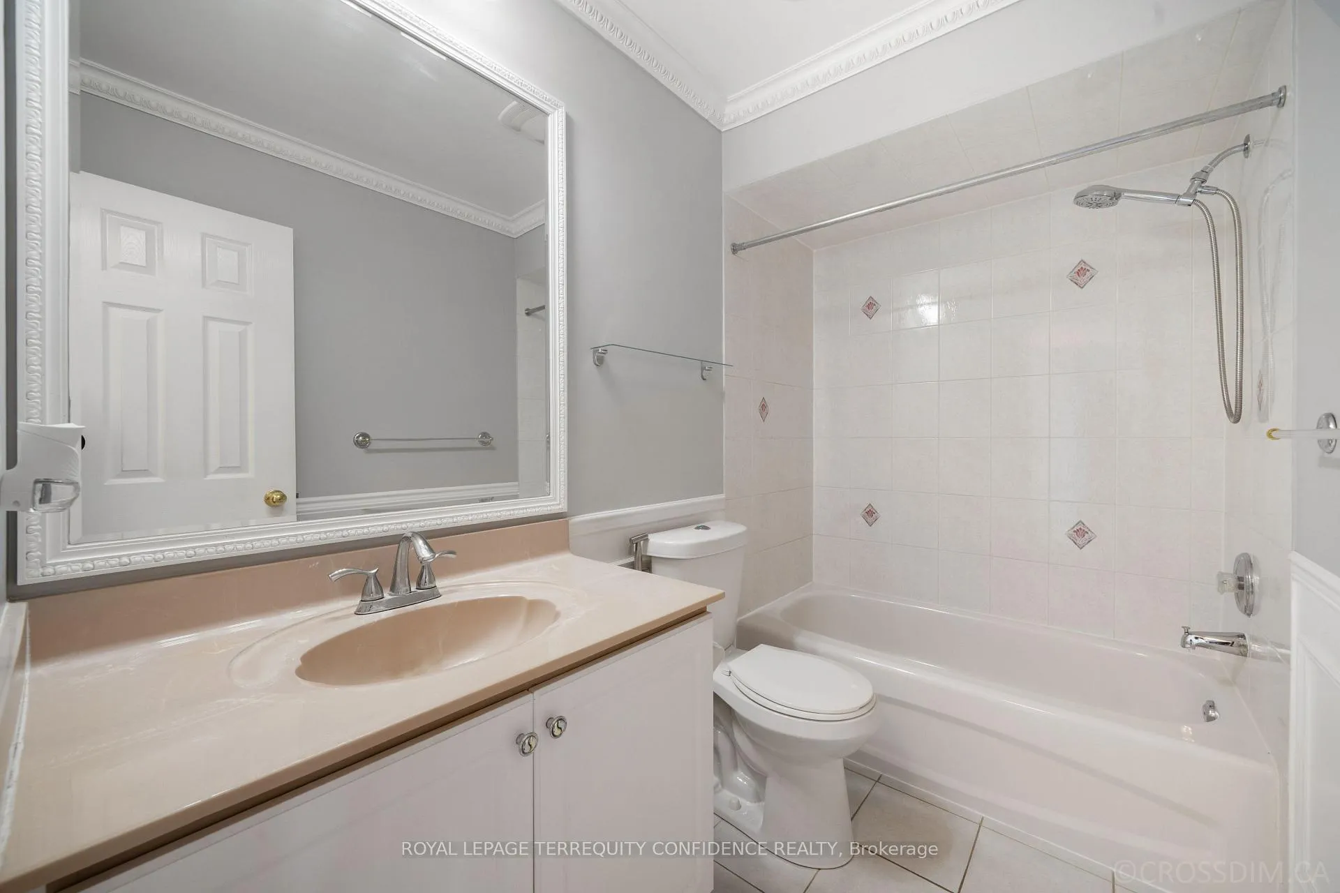 Photo 22 of 131 Laurelhurst Crescent, Vaughan, Vellore Village — HOMEH