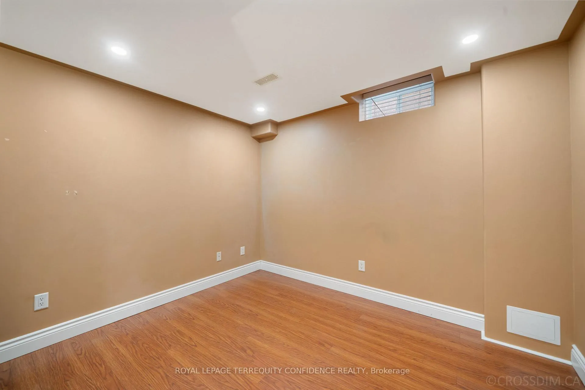 Photo 27 of 131 Laurelhurst Crescent, Vaughan, Vellore Village — HOMEH