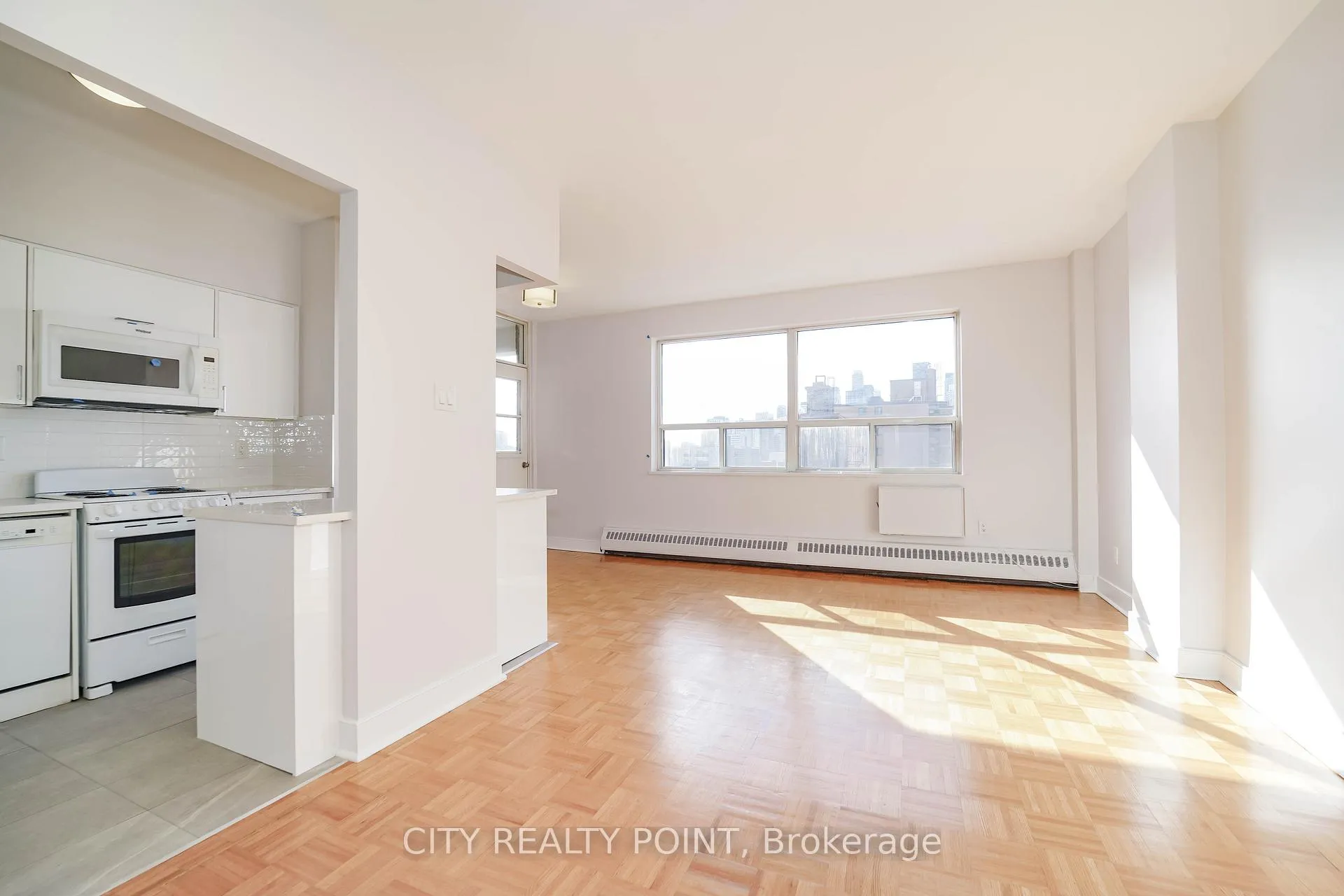 Photo 3 of Unit 705, 490 Eglinton Avenue E, Toronto, Mount Pleasant East — HOMEH