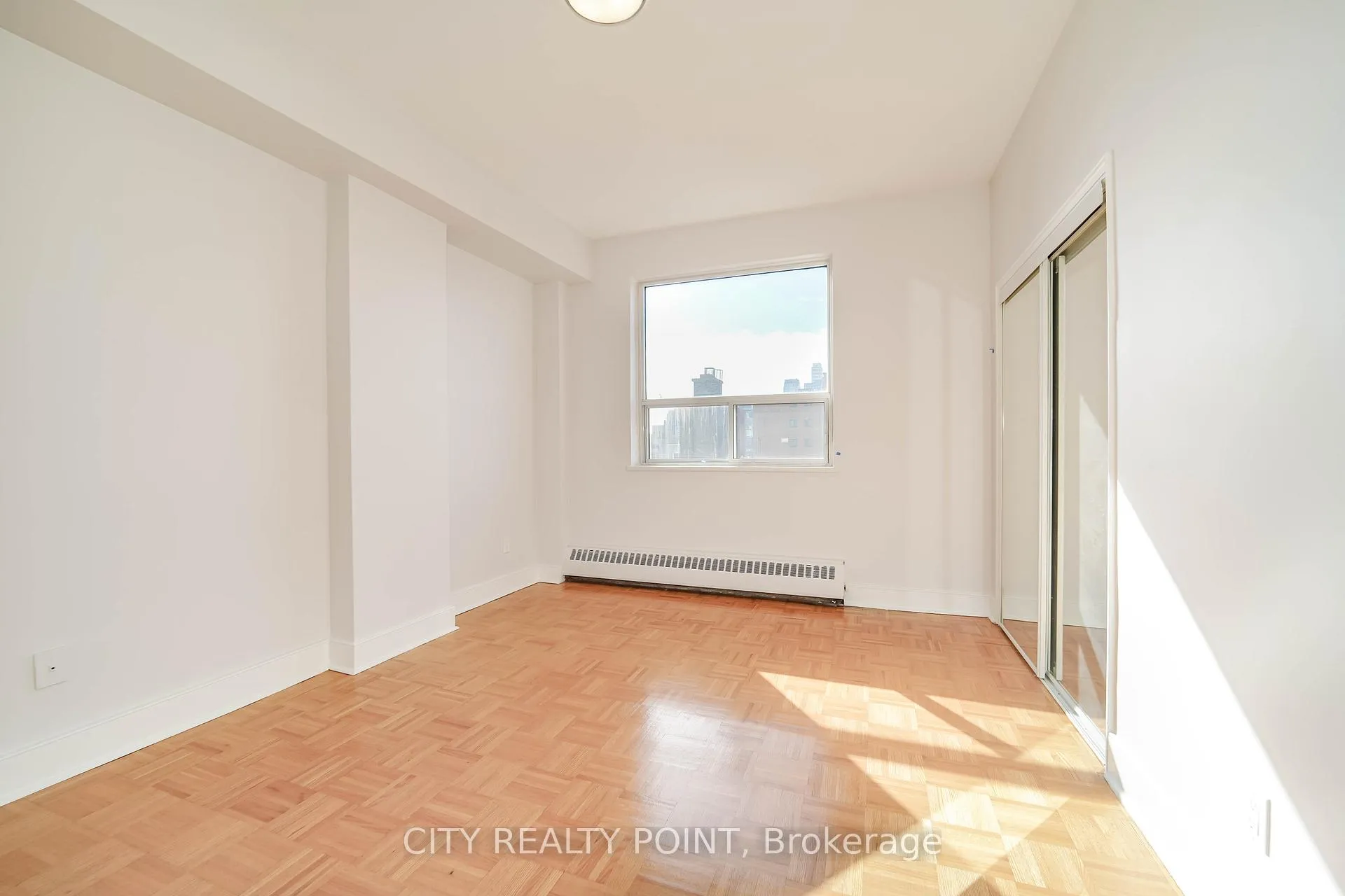 Photo 7 of Unit 705, 490 Eglinton Avenue E, Toronto, Mount Pleasant East — HOMEH