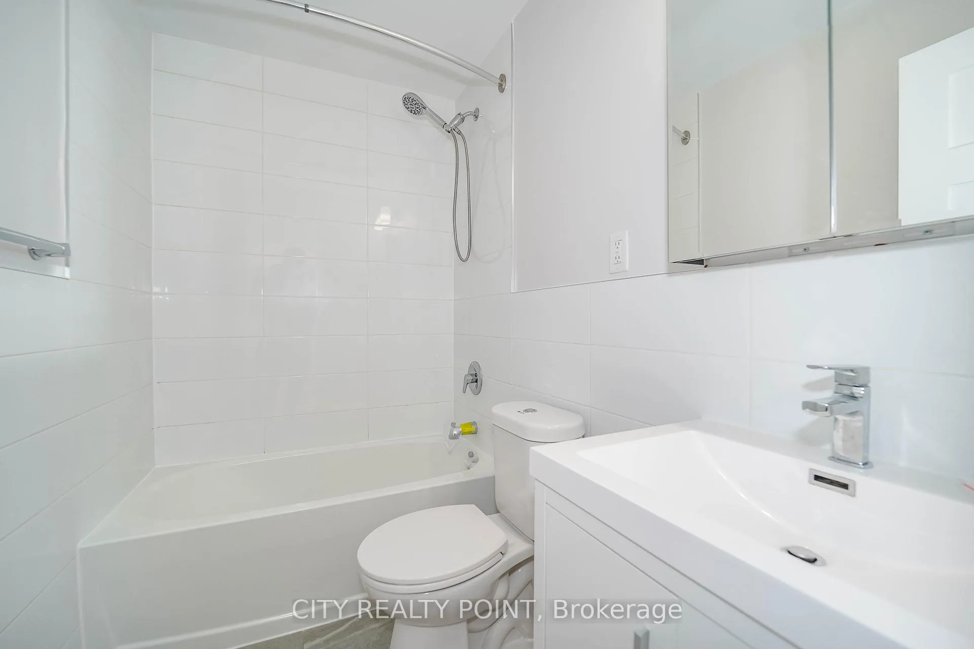 Photo 8 of Unit 705, 490 Eglinton Avenue E, Toronto, Mount Pleasant East — HOMEH
