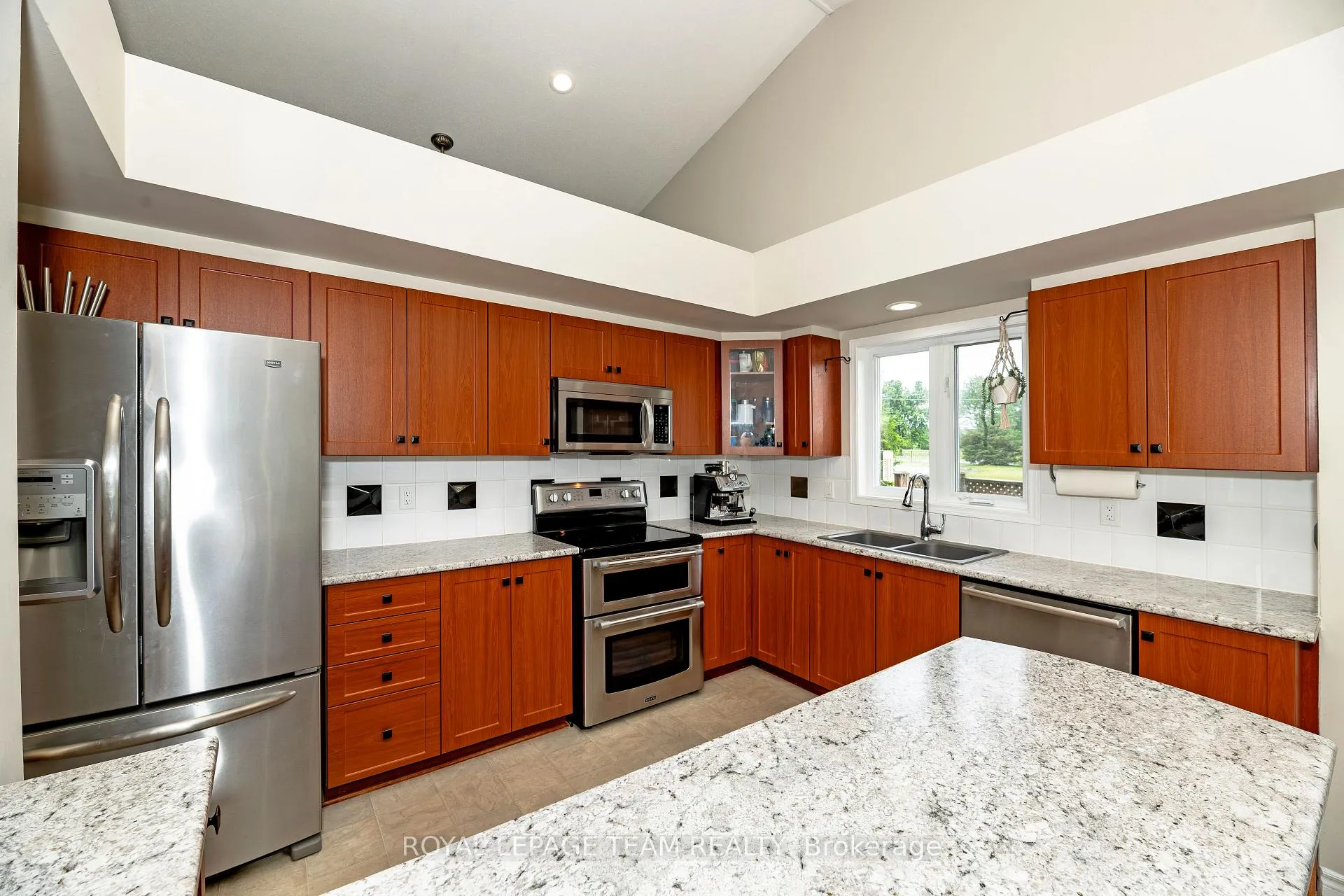 Photo 18 of 134 Coursier Crescent, Ottawa, Avalon East — HOMEH