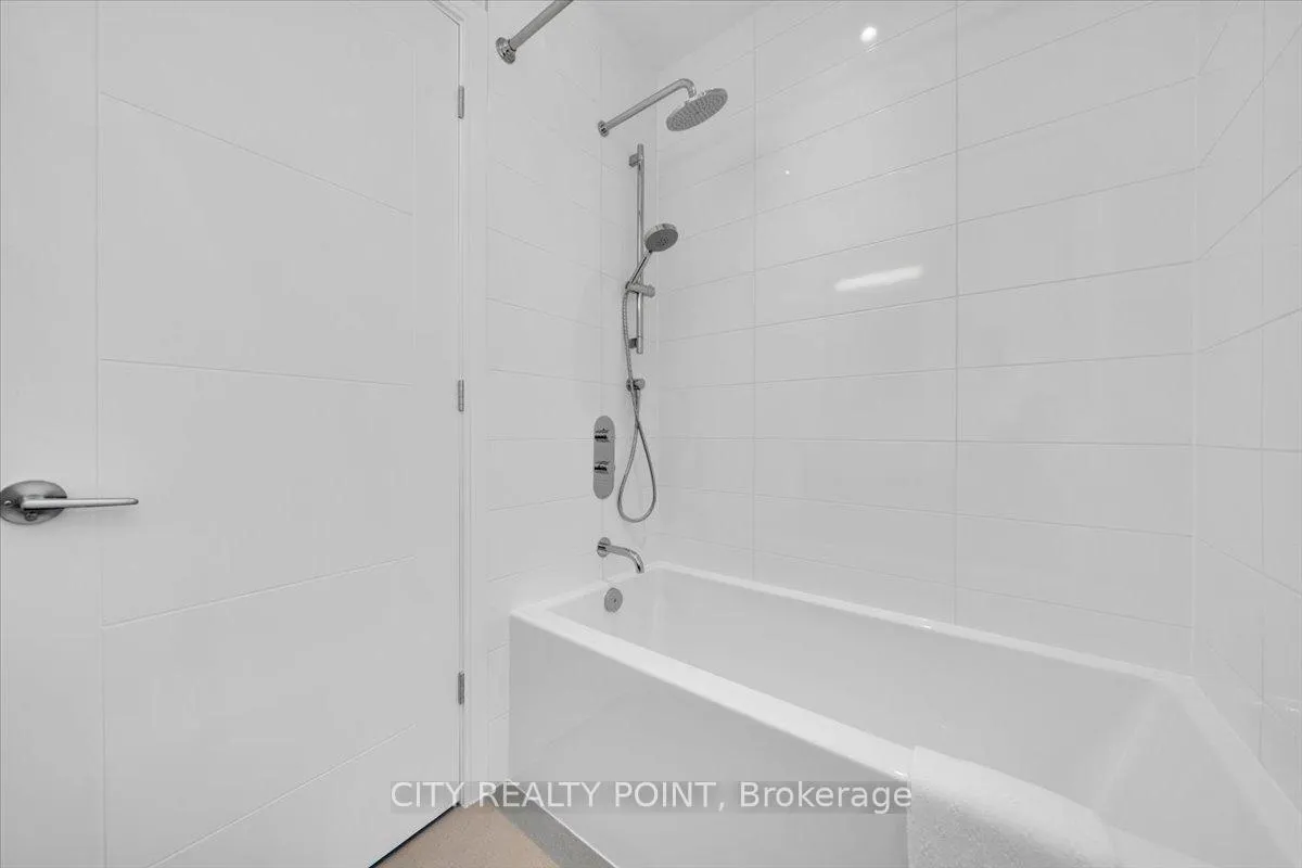 Photo 5 of Unit 906, 664 Spadina Avenue, Toronto, University — HOMEH