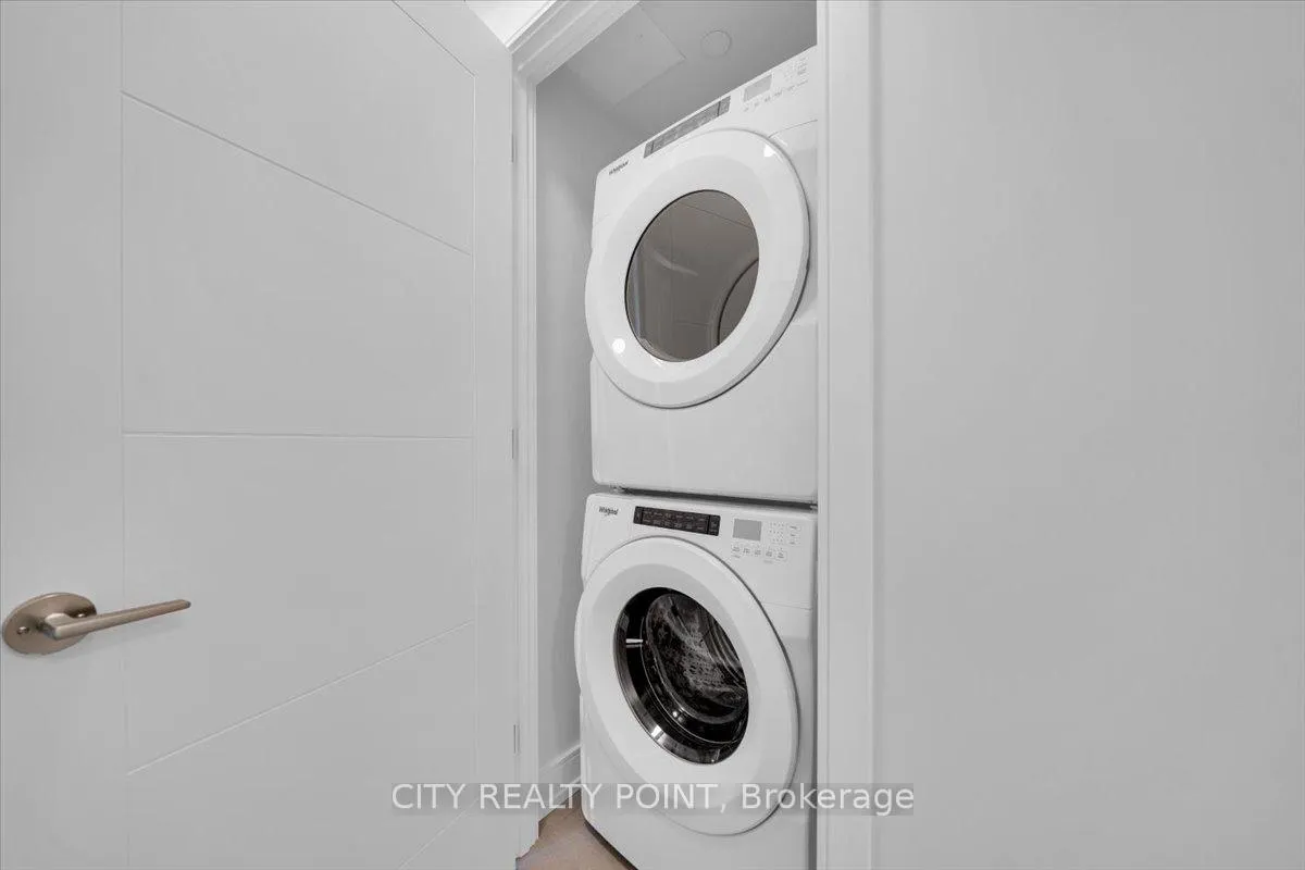 Photo 6 of Unit 906, 664 Spadina Avenue, Toronto, University — HOMEH