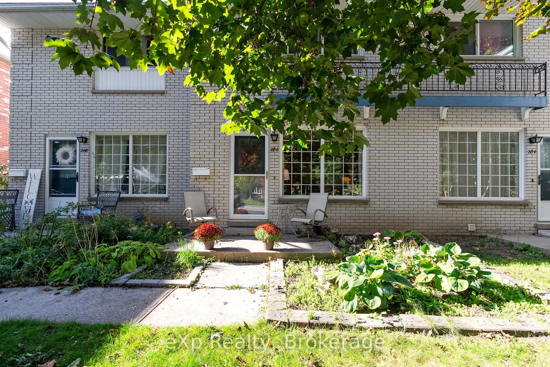 Front of 286 Dufferin Street