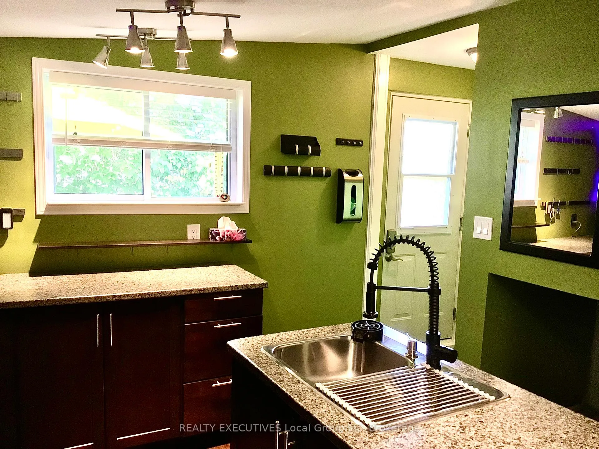 Photo 23 of 977 Brookes Street, North Bay, Central — HOMEH