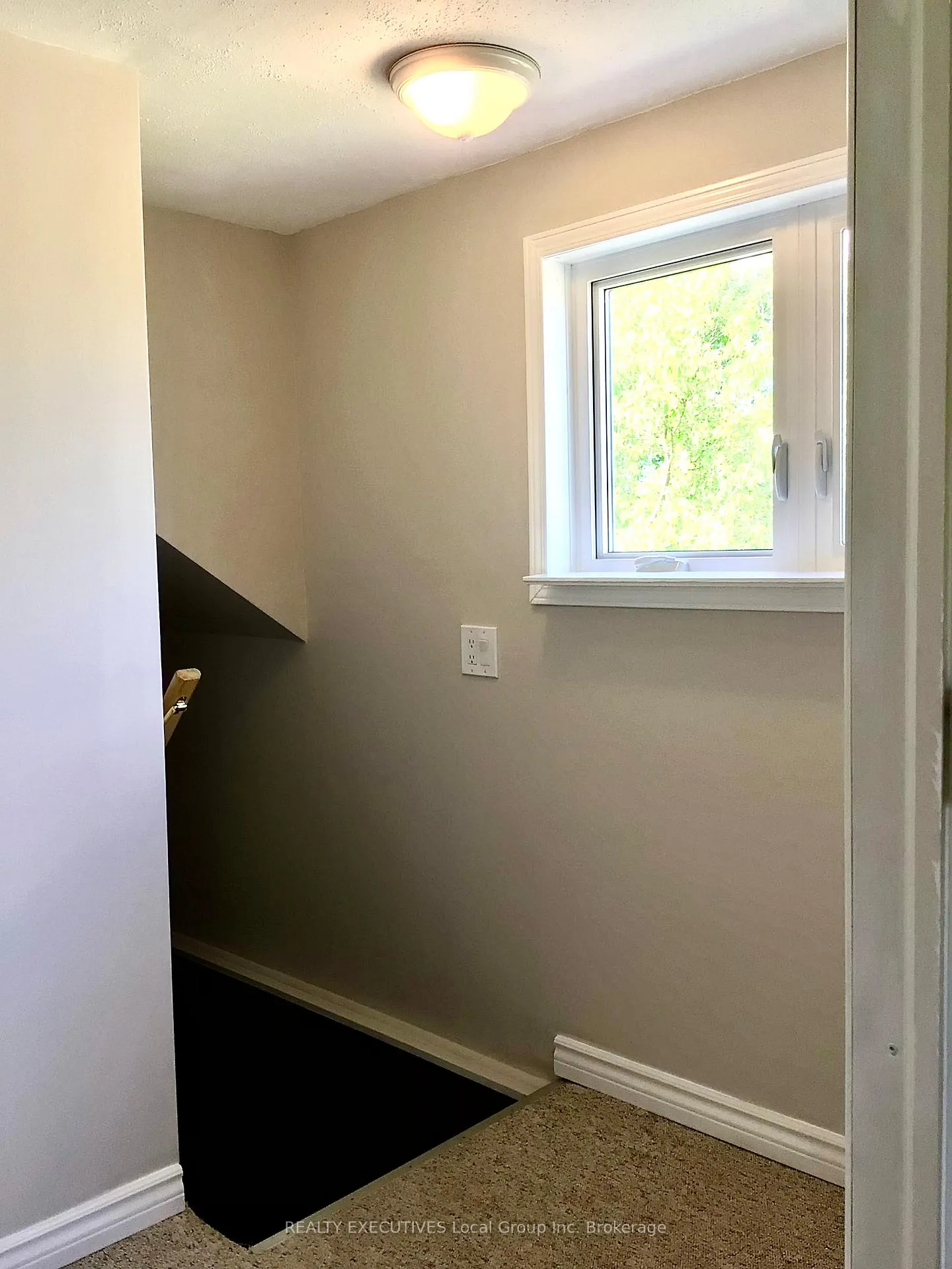 Photo 33 of 977 Brookes Street, North Bay, Central — HOMEH
