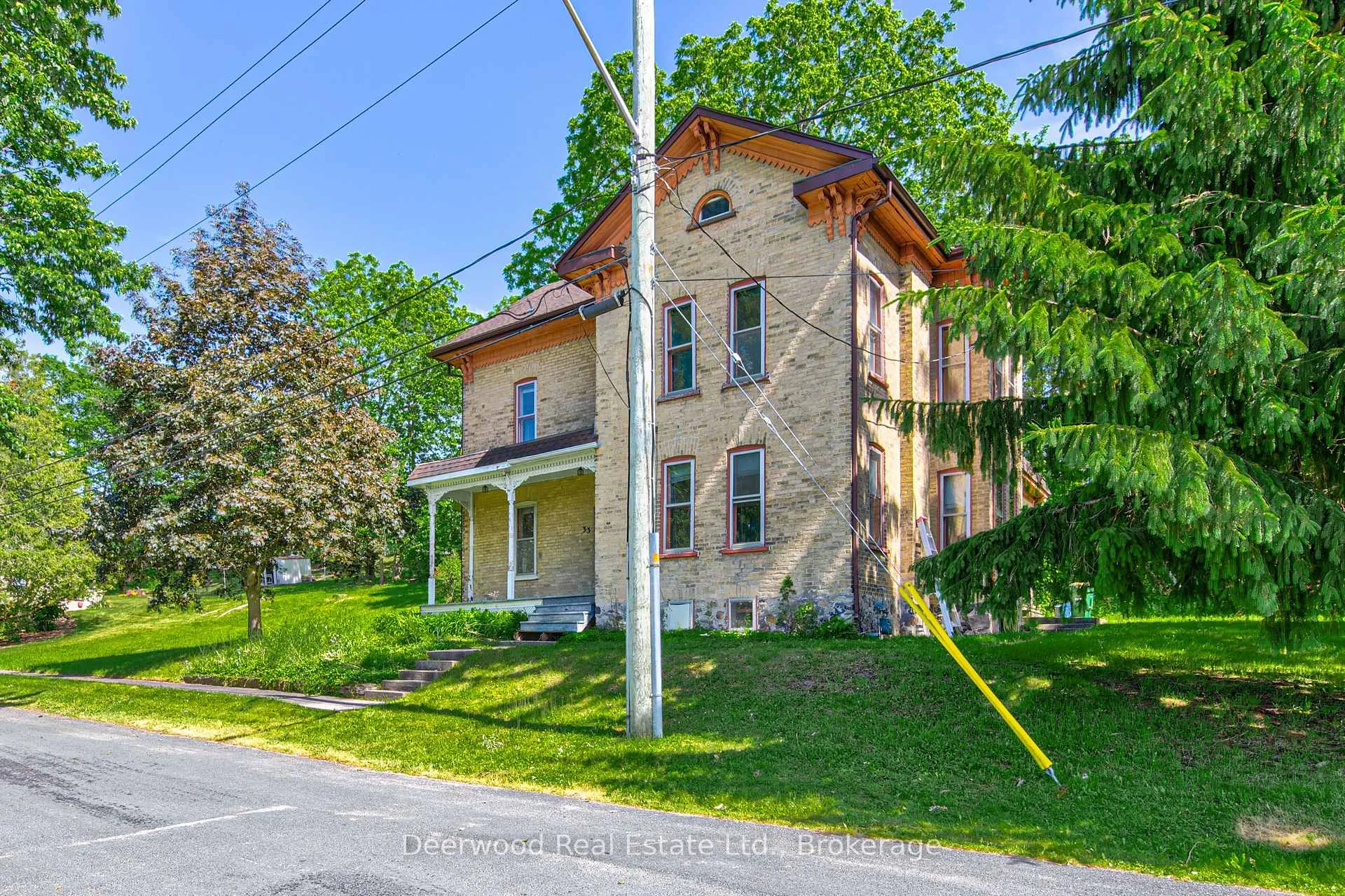 Photo 3 of 33 Scheifele Place, Waterloo — HOMEH