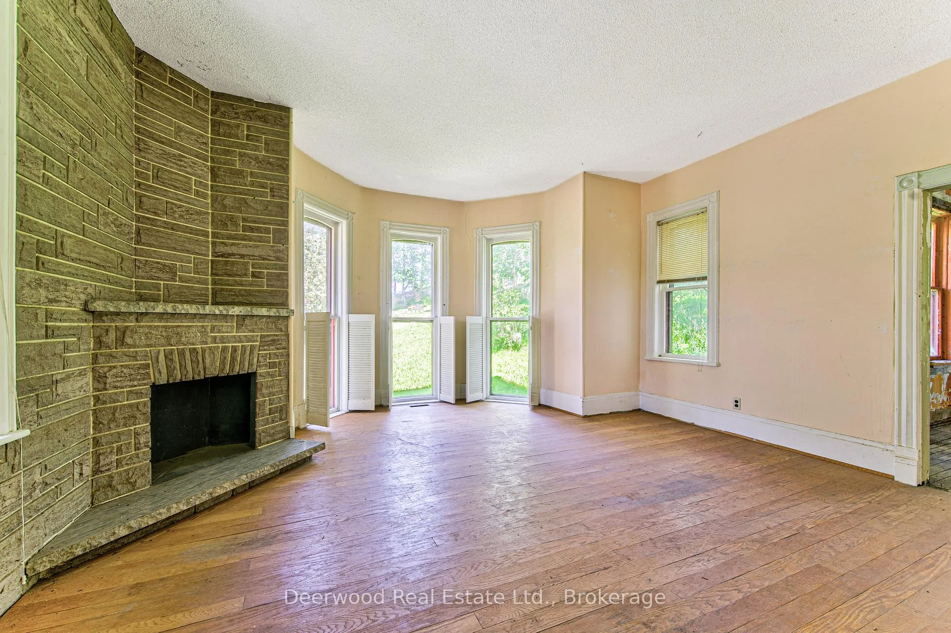 Photo 7 of 33 Scheifele Place, Waterloo — HOMEH