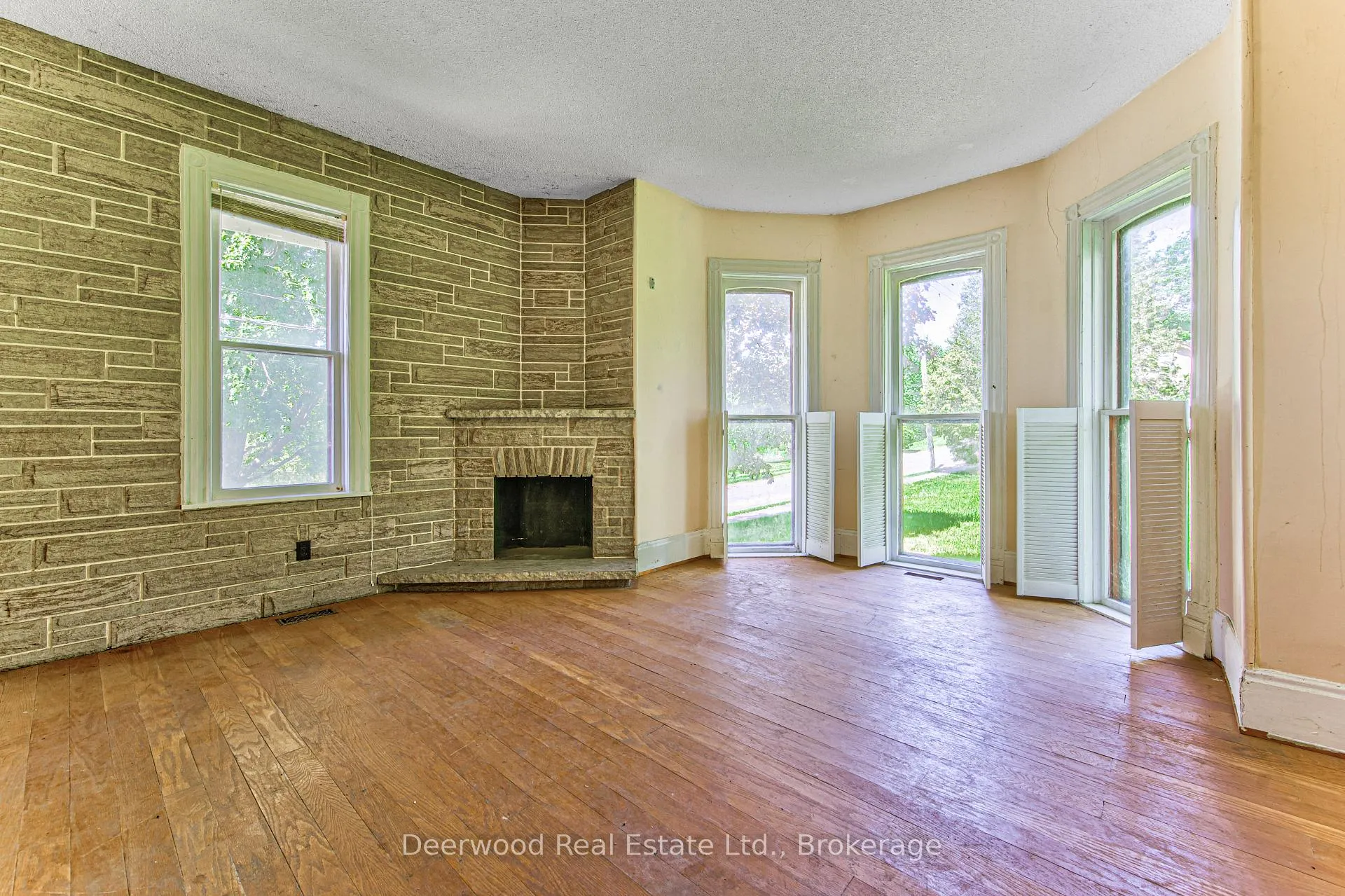 Photo 8 of 33 Scheifele Place, Waterloo — HOMEH