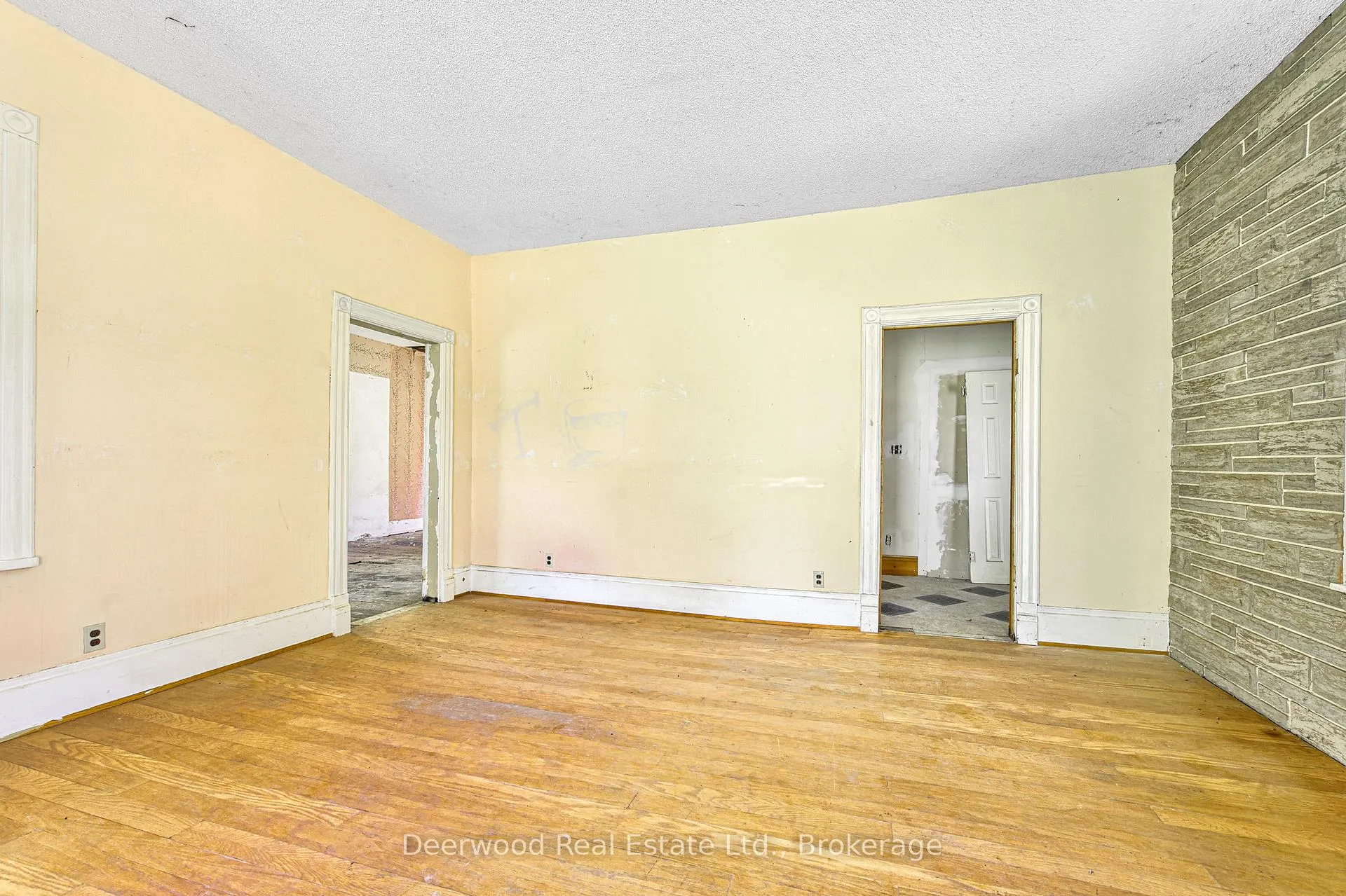 Photo 9 of 33 Scheifele Place, Waterloo — HOMEH