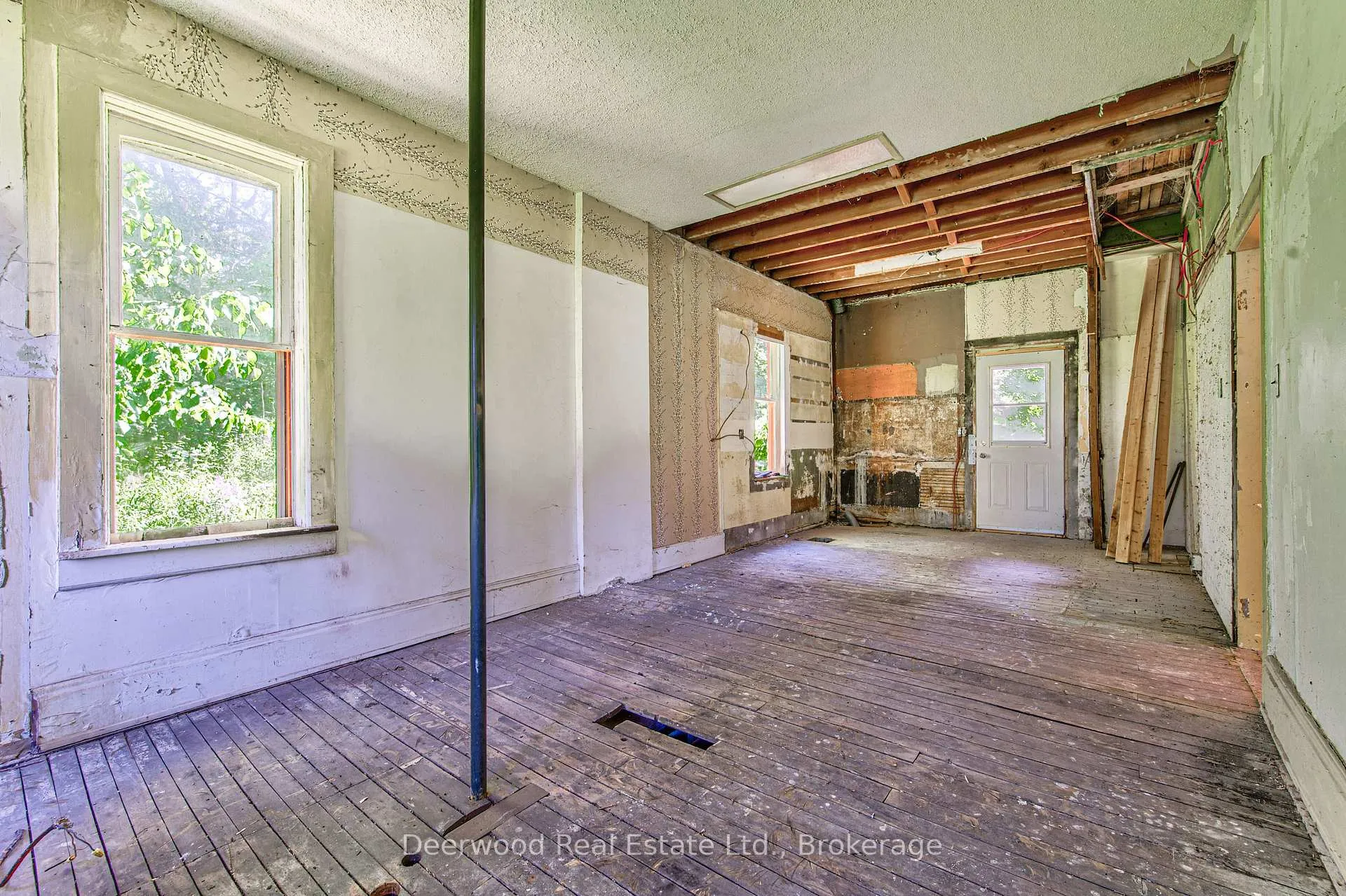 Photo 10 of 33 Scheifele Place, Waterloo — HOMEH