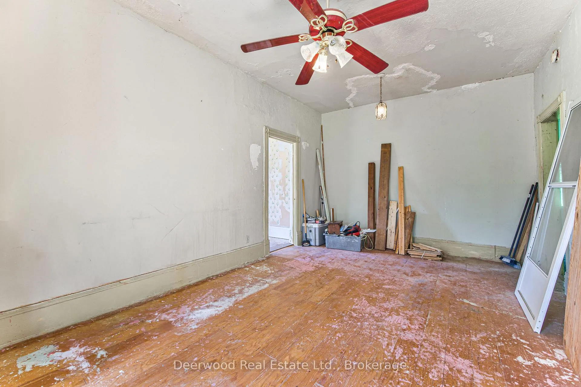 Photo 15 of 33 Scheifele Place, Waterloo — HOMEH