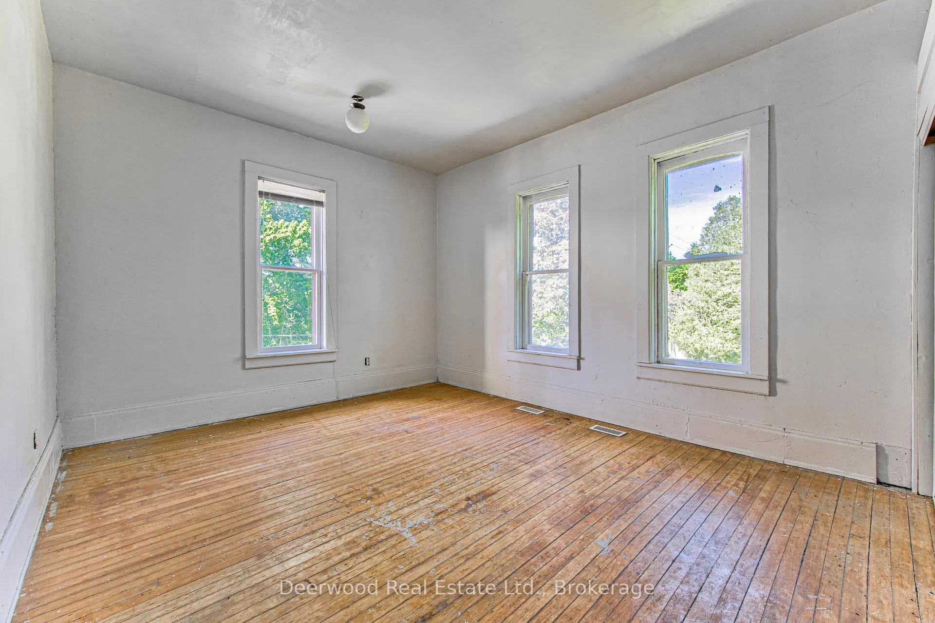 Photo 19 of 33 Scheifele Place, Waterloo — HOMEH