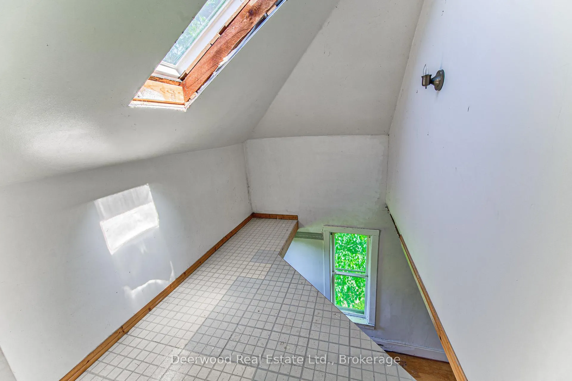 Photo 32 of 33 Scheifele Place, Waterloo — HOMEH
