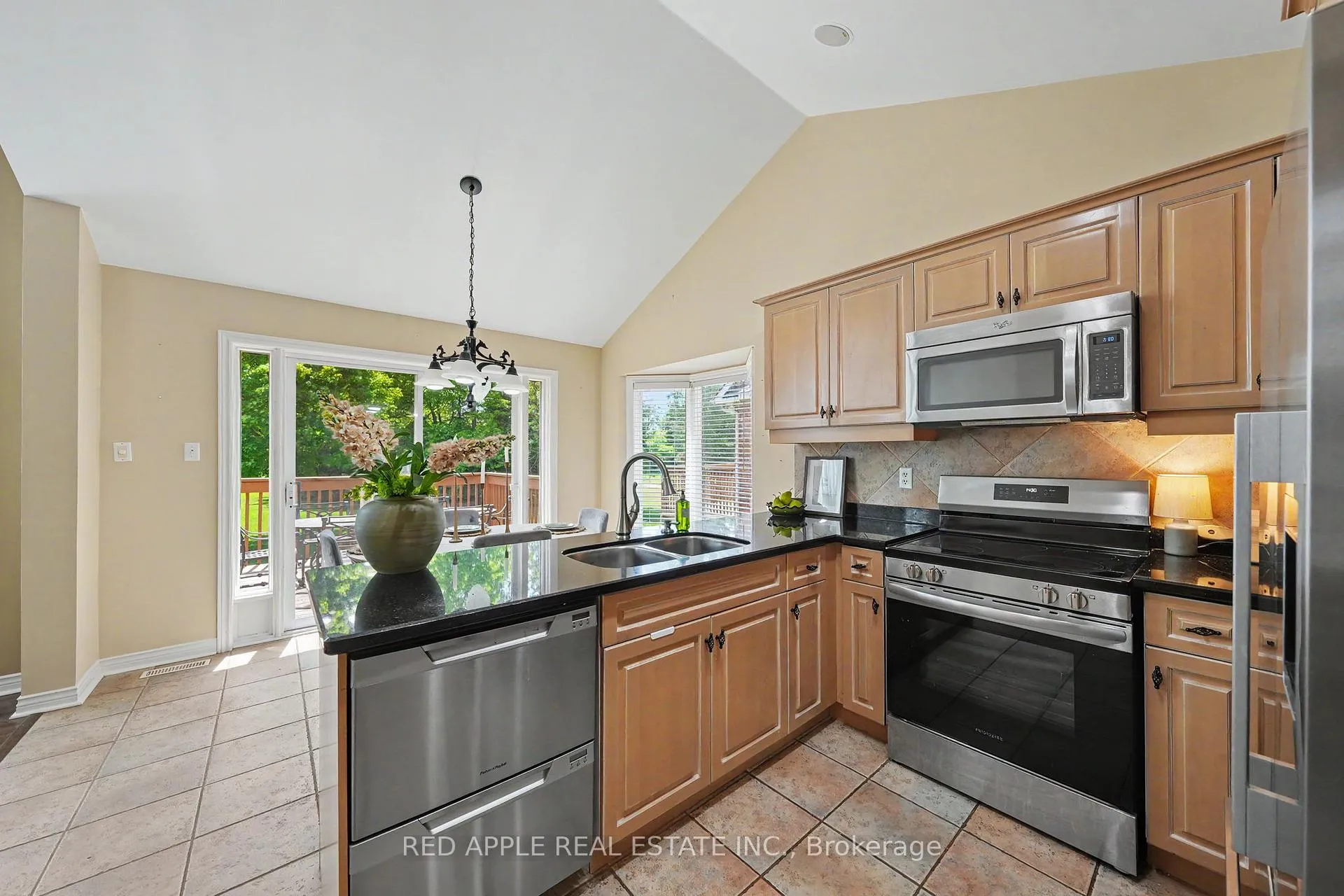 Photo 8 of 5 La Costa Court, New Tecumseth, Rural New Tecumseth — HOMEH