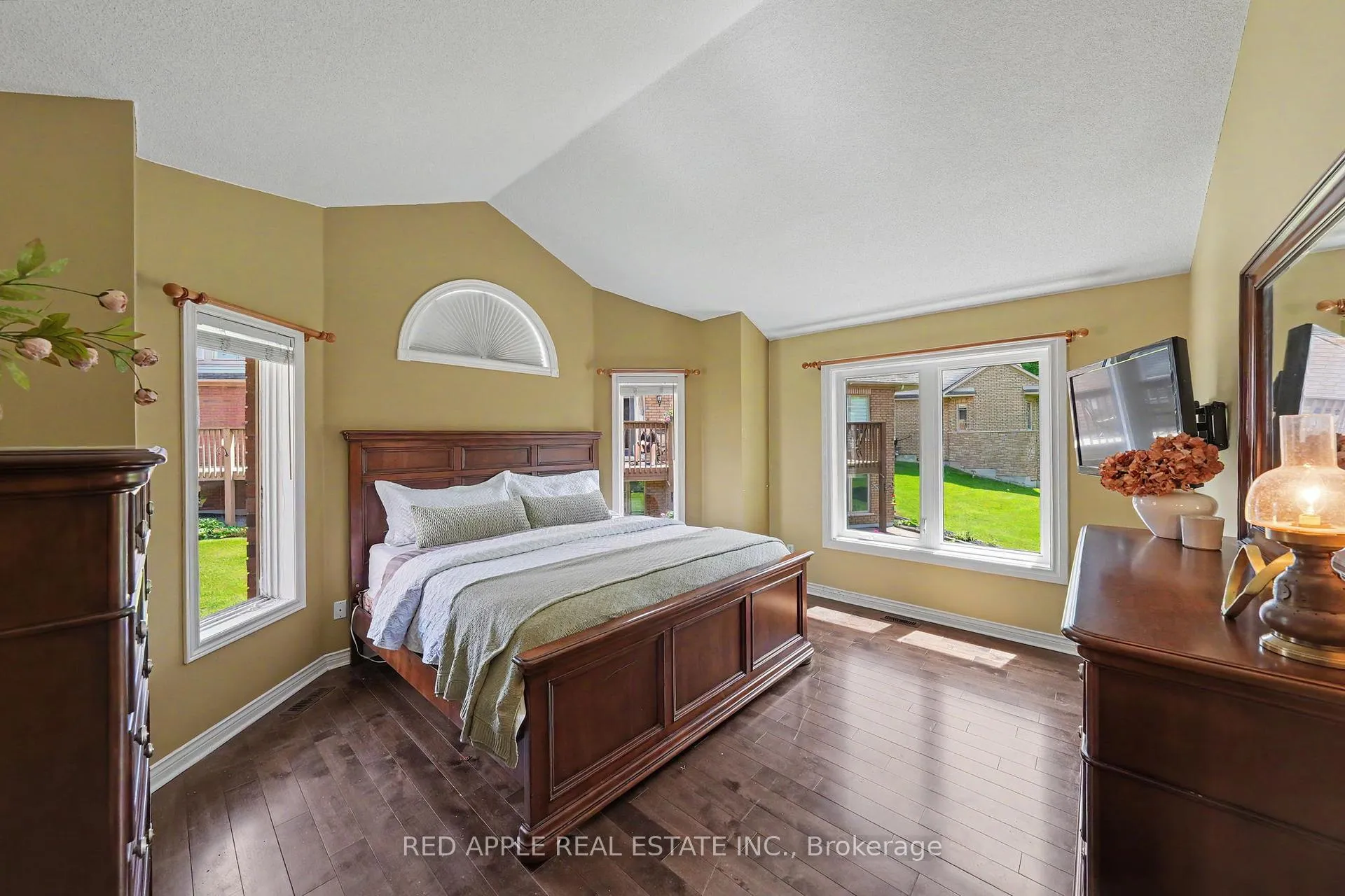 Photo 10 of 5 La Costa Court, New Tecumseth, Rural New Tecumseth — HOMEH