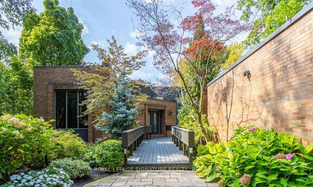 Photo 2 of 18 Old English Lane, Markham, Bayview Glen — HOMEH