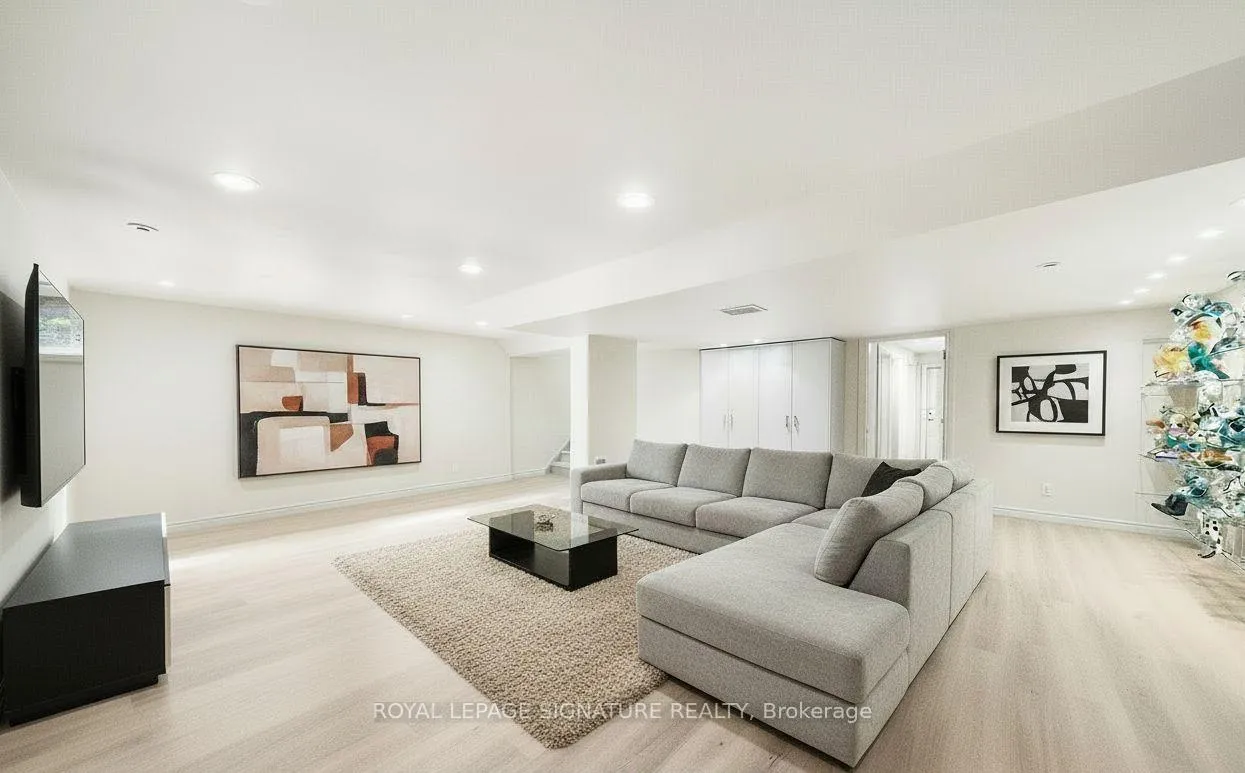 Photo 7 of 18 Old English Lane, Markham, Bayview Glen — HOMEH
