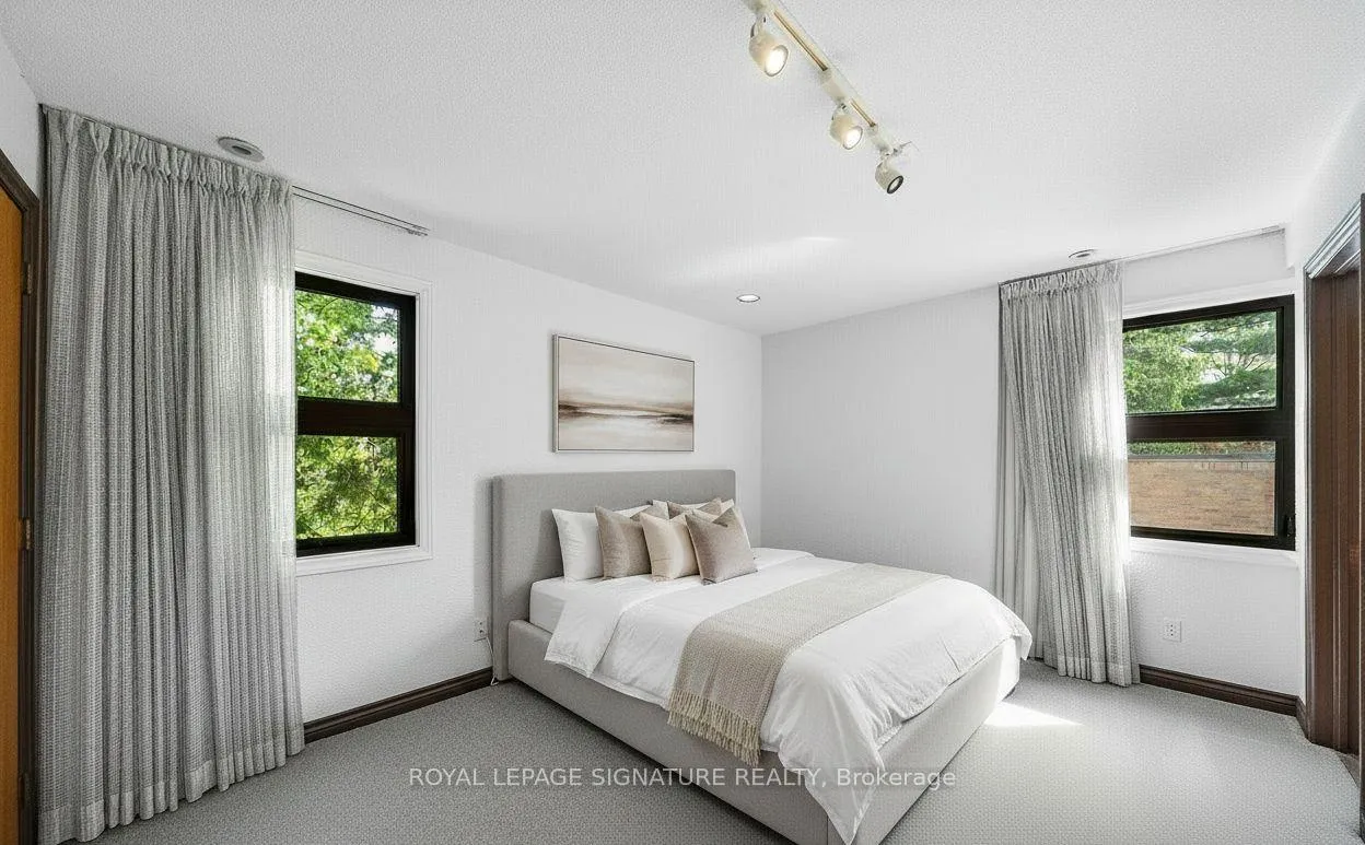 Photo 9 of 18 Old English Lane, Markham, Bayview Glen — HOMEH
