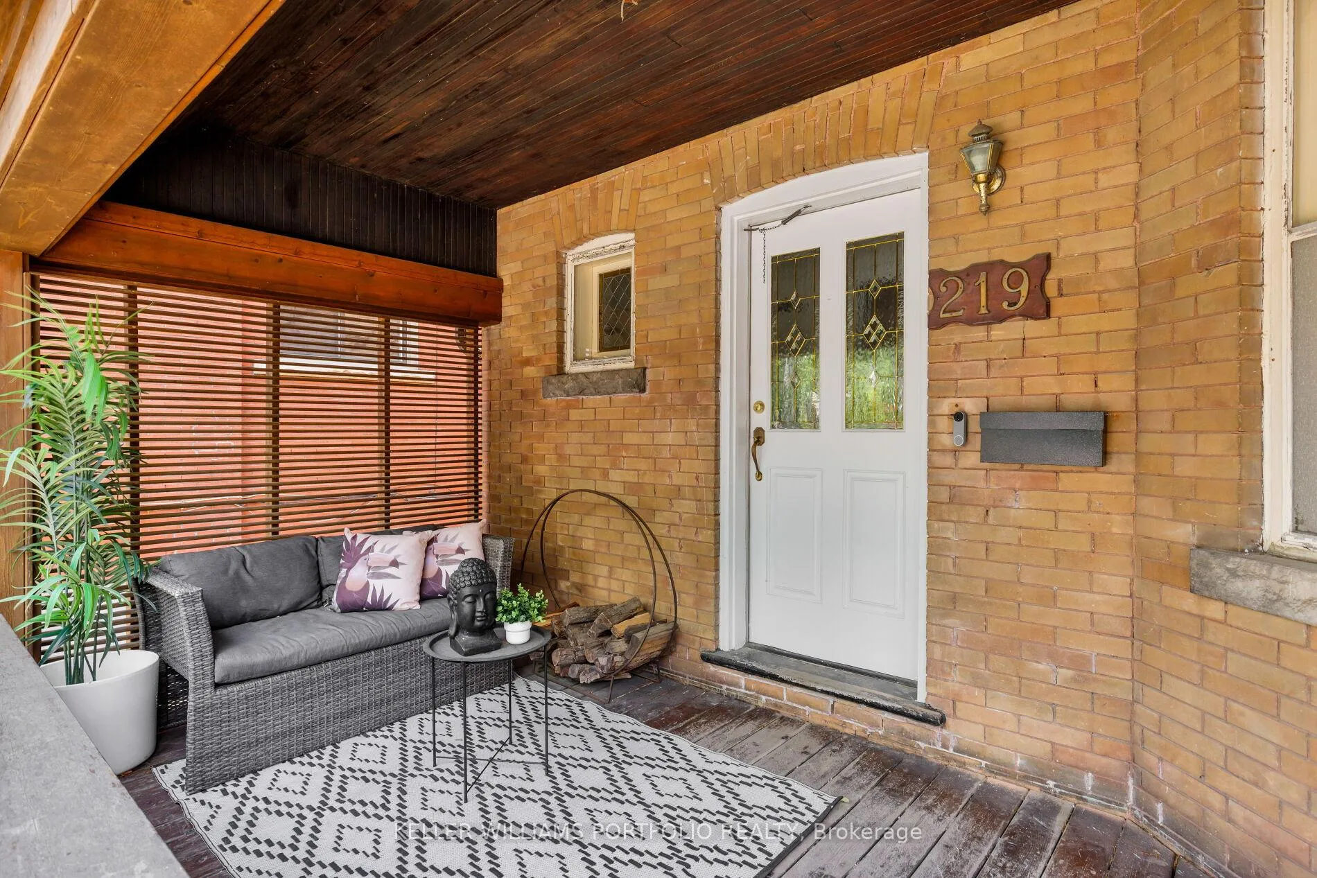 Photo 2 of 219 Howard Park Avenue, Toronto, High Park-Swansea — HOMEH