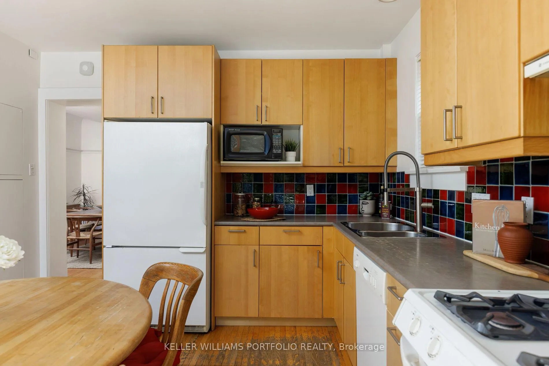Photo 19 of 219 Howard Park Avenue, Toronto, High Park-Swansea — HOMEH