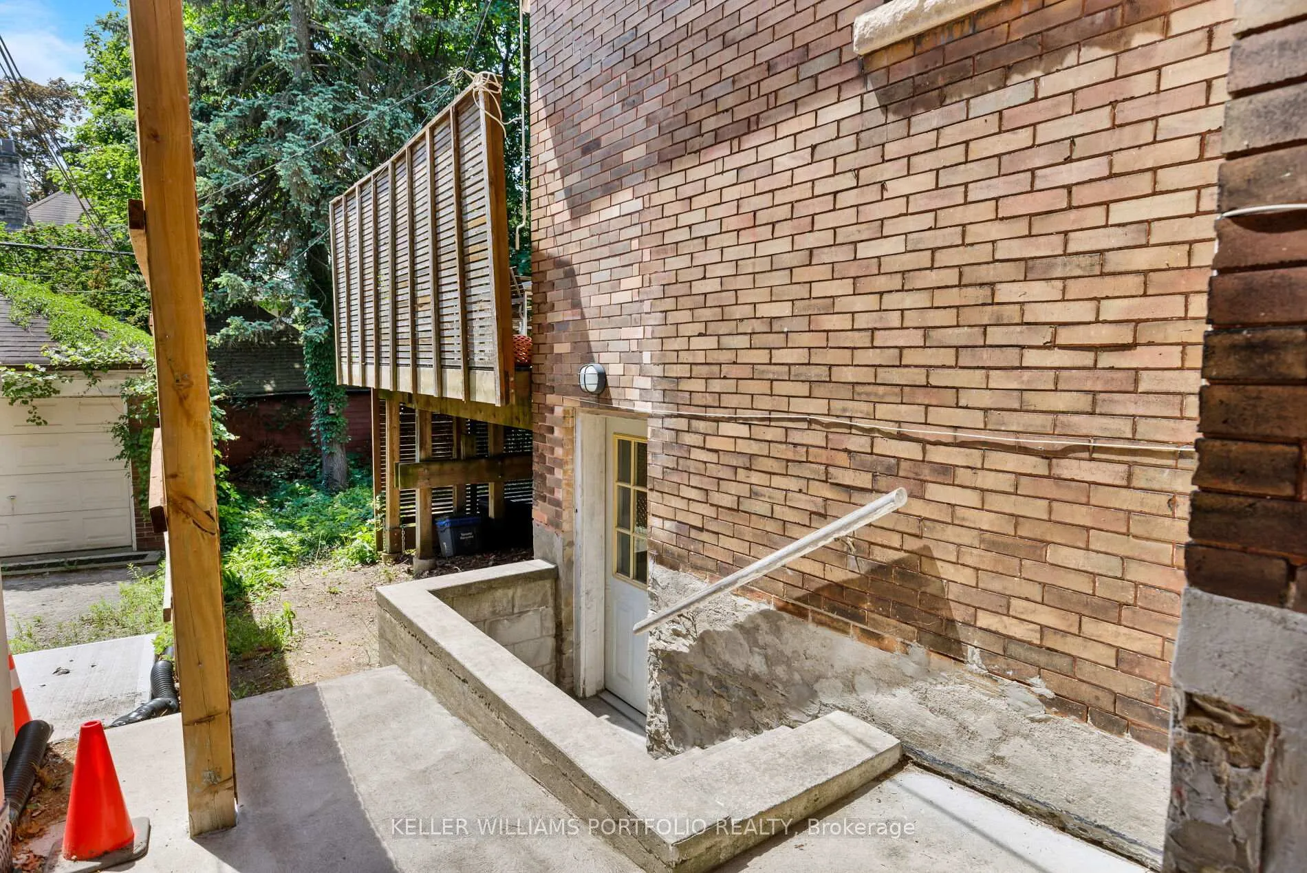 Photo 41 of 219 Howard Park Avenue, Toronto, High Park-Swansea — HOMEH