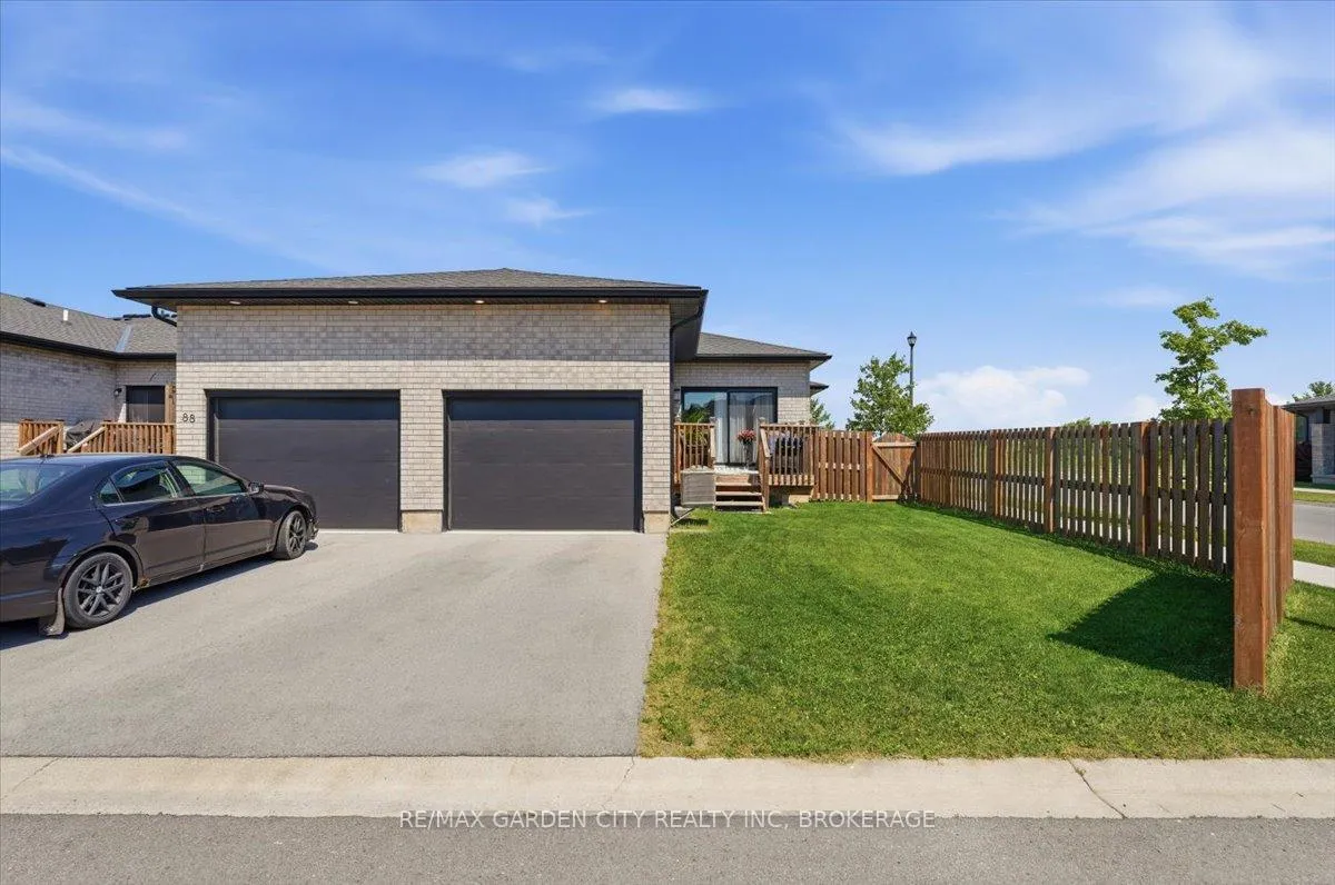 Photo 5 of 160 Susan Drive, Pelham, Fonthill — HOMEH