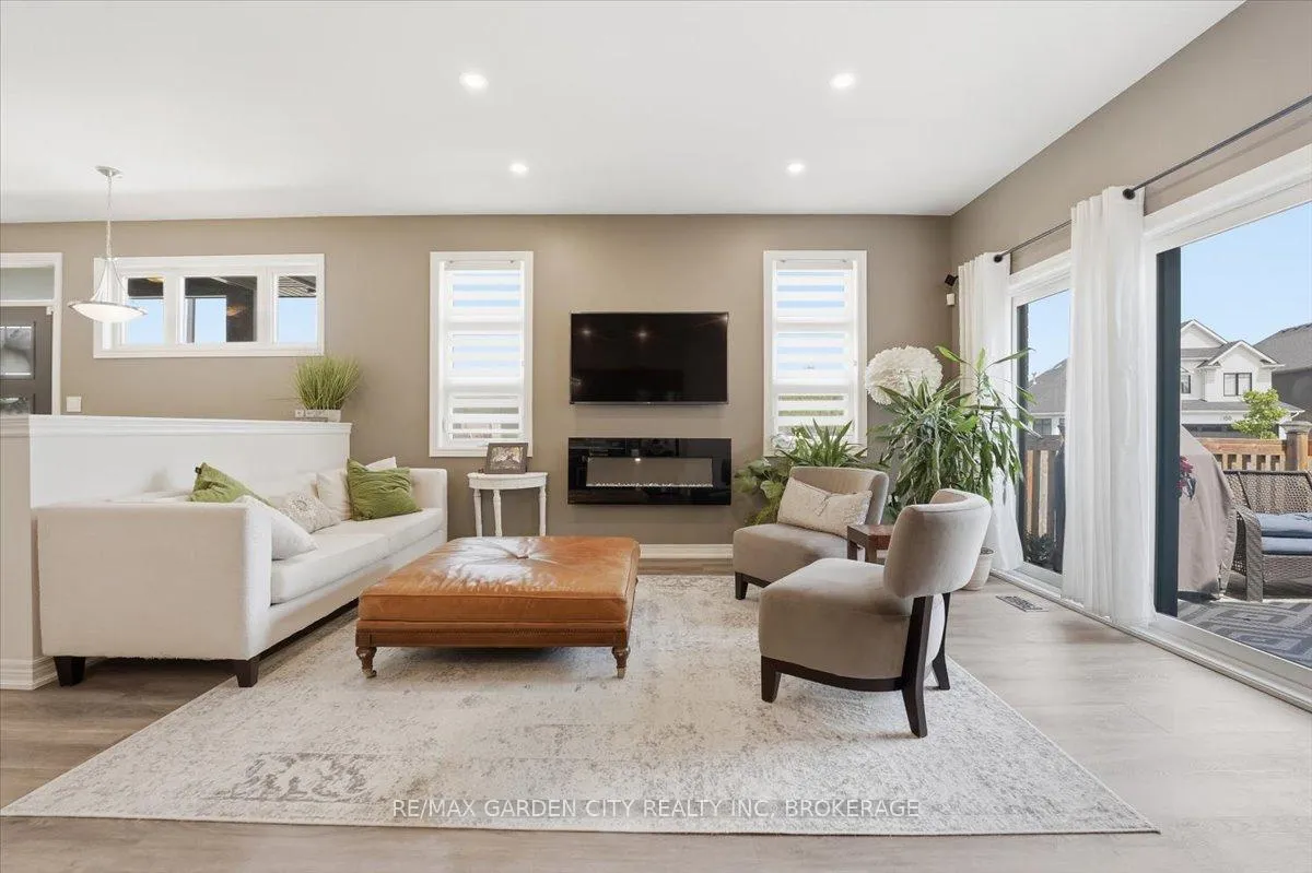 Photo 10 of 160 Susan Drive, Pelham, Fonthill — HOMEH