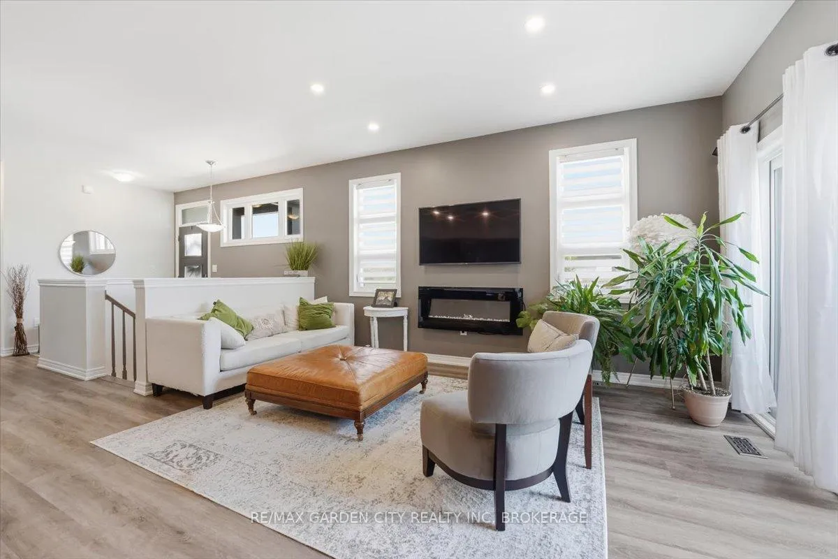 Photo 11 of 160 Susan Drive, Pelham, Fonthill — HOMEH