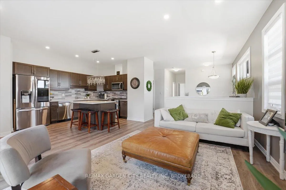 Photo 12 of 160 Susan Drive, Pelham, Fonthill — HOMEH